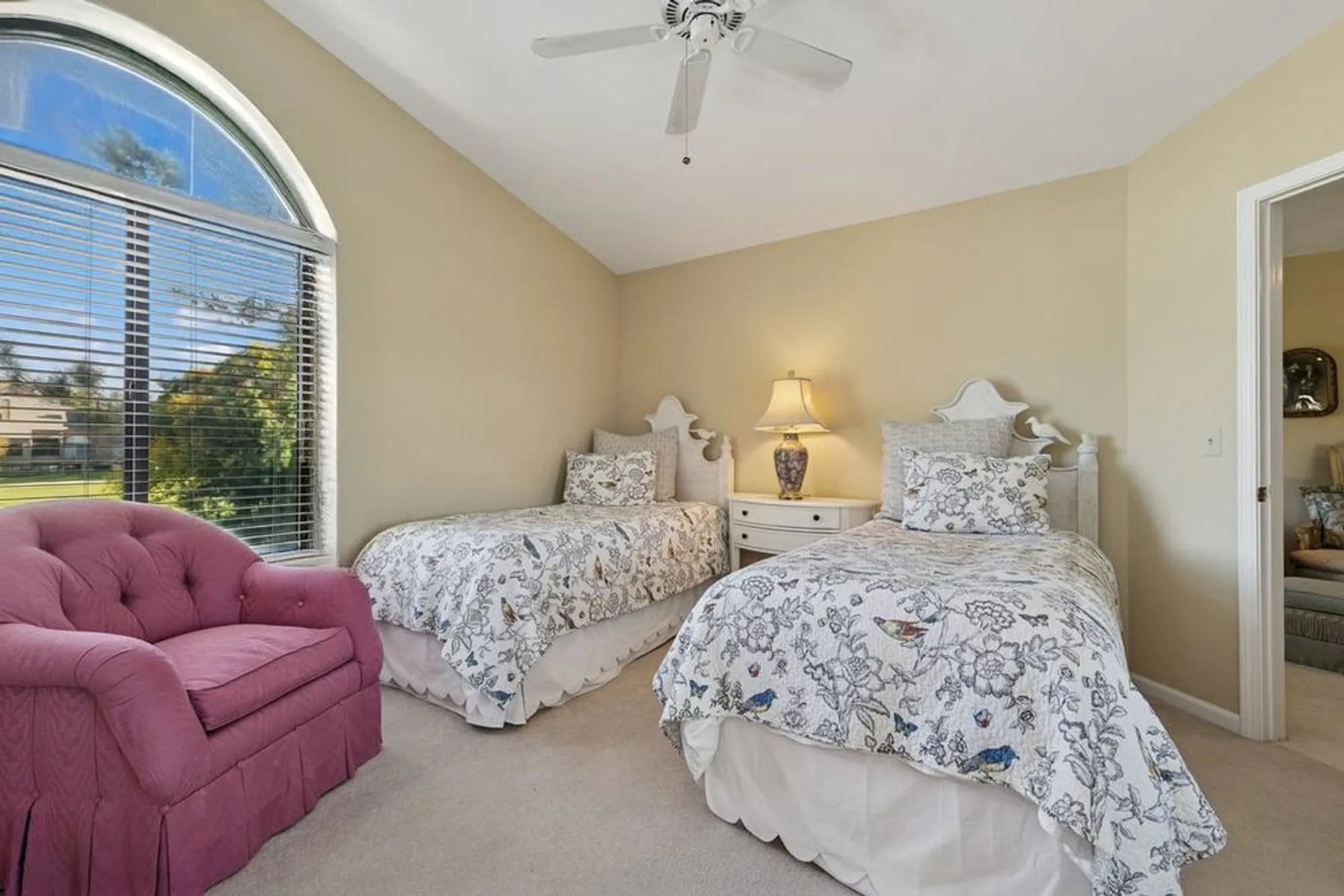 Property Slideshow image 31 of 55 | 868 longmeadow ct, Lake Barrington, IL, 60010