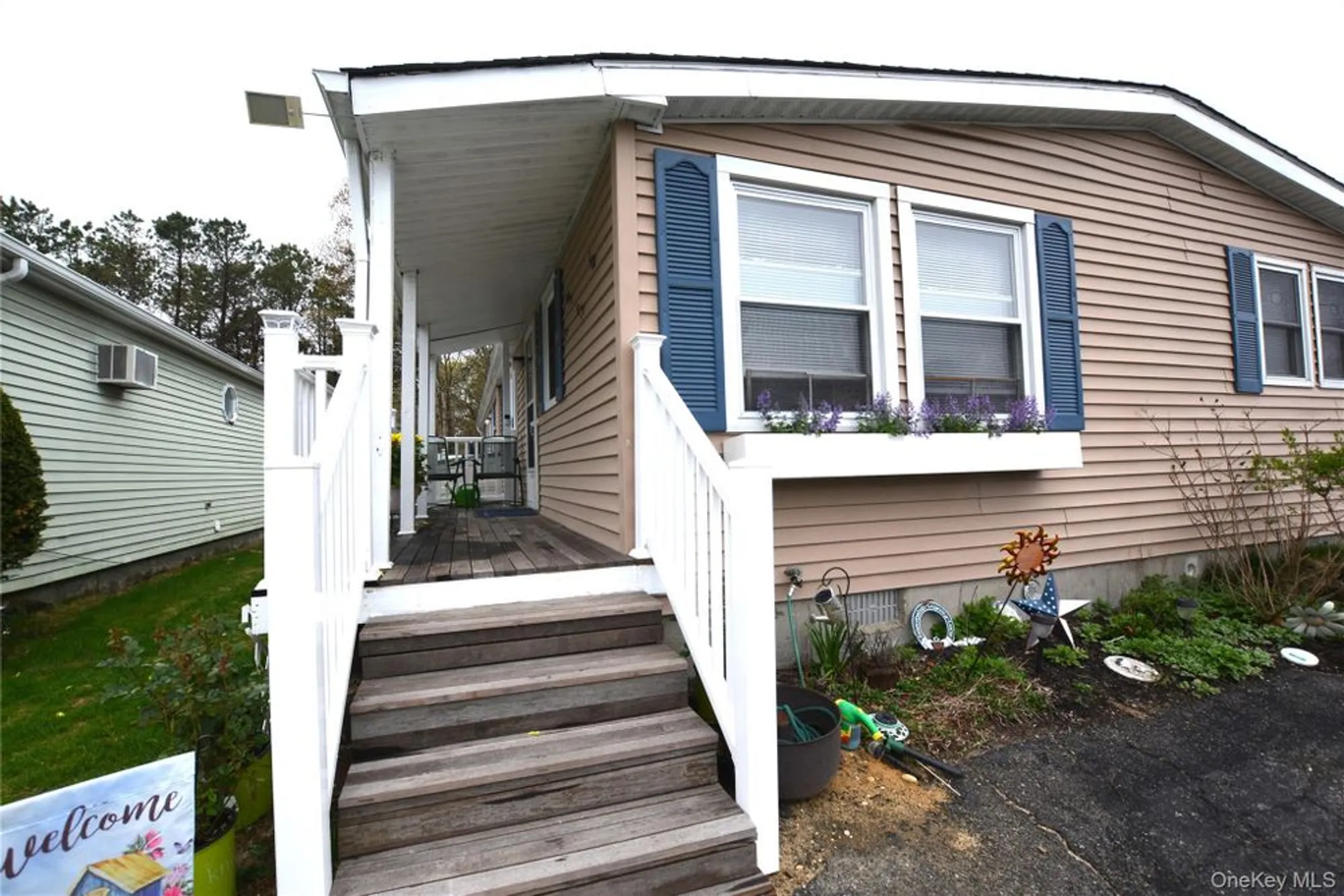 Property Slideshow image 19 of 31 | 77 village cir, Manorville, NY, 11949