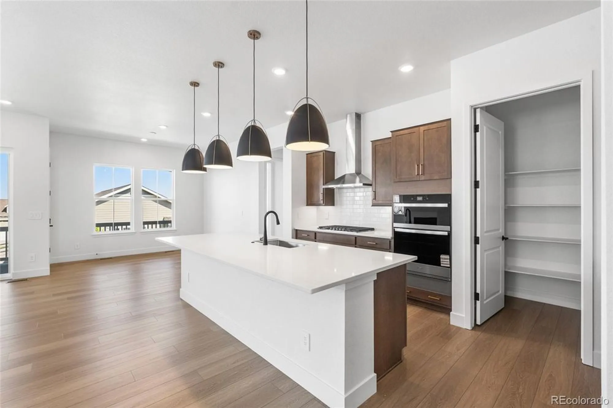 Property Slideshow image 3 of 26 | 8664 s quemoy st, Aurora, CO, 80016