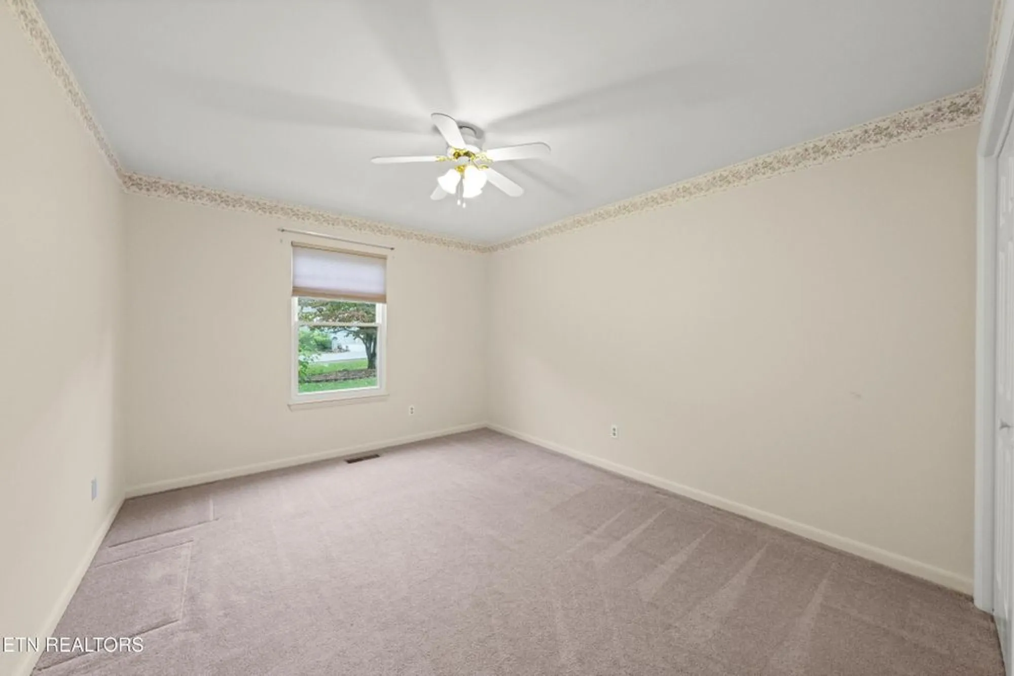 Property Slideshow image 12 of 29 | 238 lakeview dr, Crossville, TN, 38558