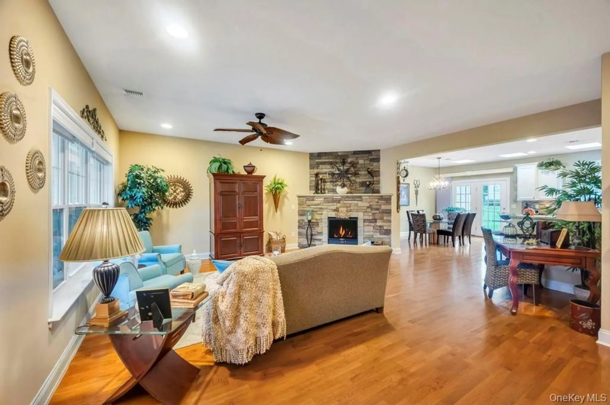 Property Slideshow image 11 of 42 | 4 haverton ct, Riverhead, NY, 11901