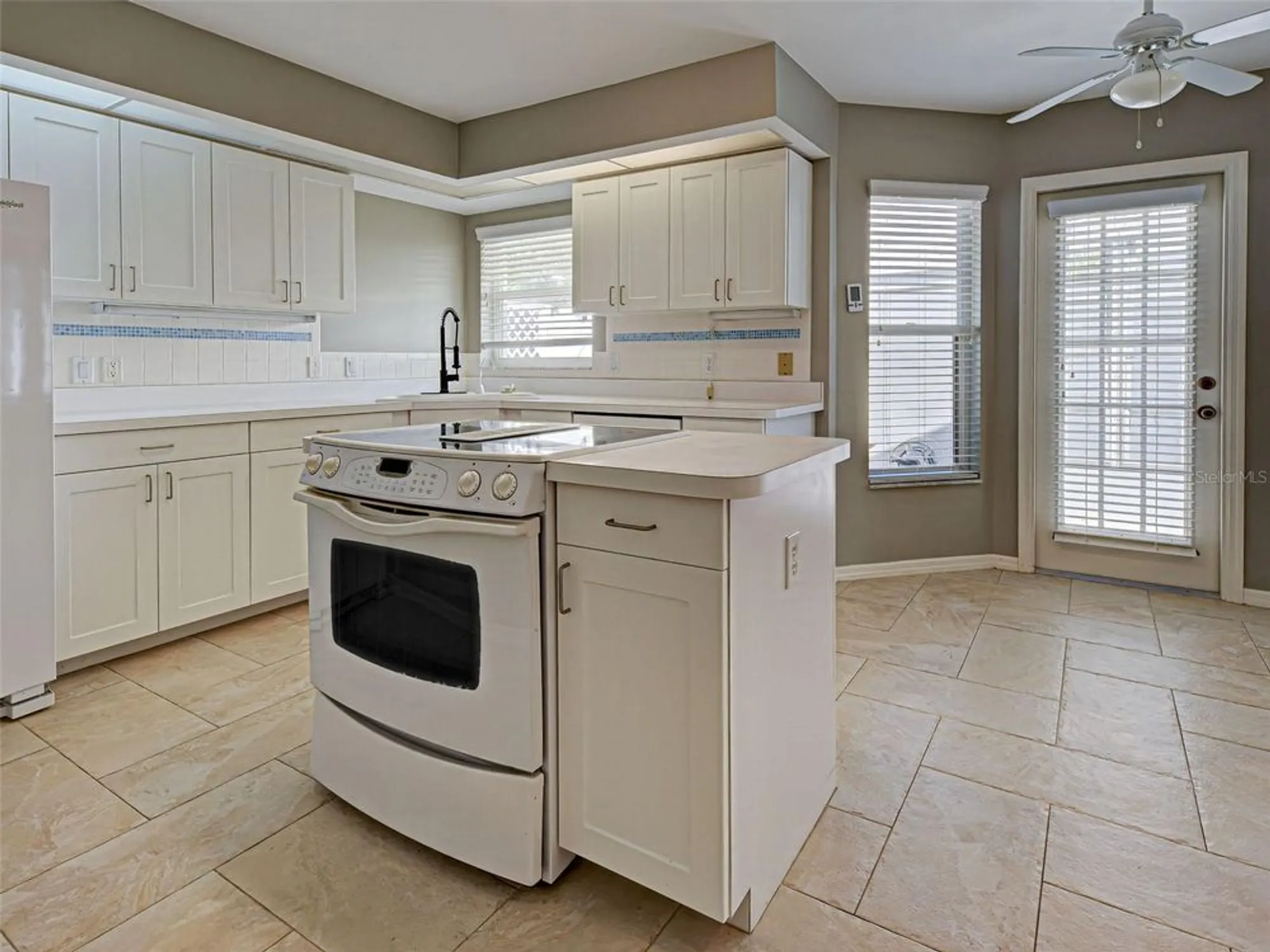 Property Slideshow image 12 of 62 | 720 brightside crescent dr 11, Venice, FL, 34293