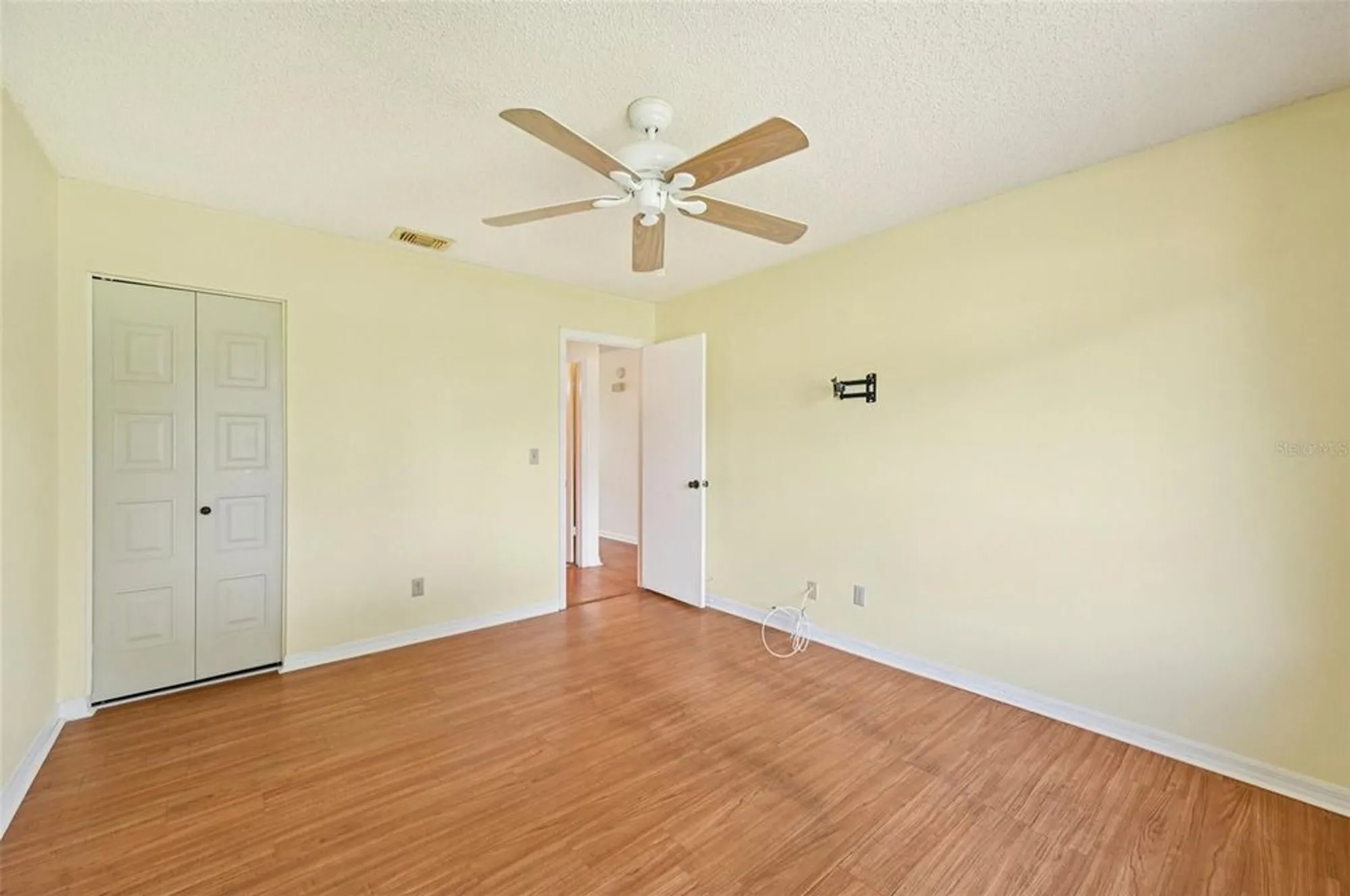 Property Slideshow image 16 of 59 | 1908 canterbury ln 25, Sun City Center, FL, 33573