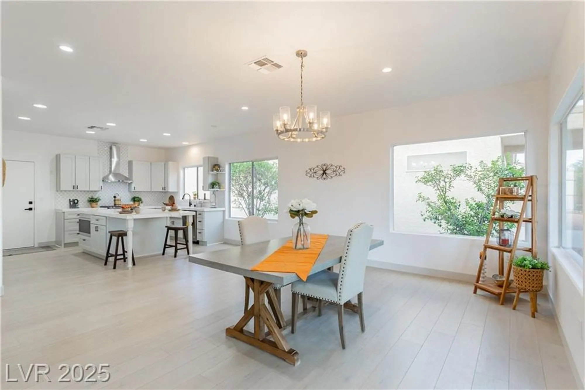 Property Slideshow image 25 of 72 | 2589 evansville ave, Henderson, NV, 89052