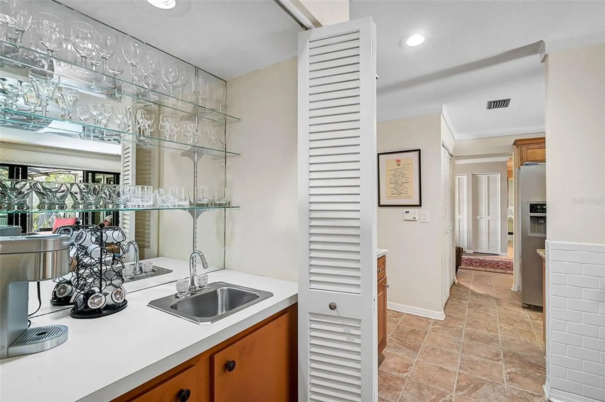 Property Slideshow image 33 of 61 | 3890 wilshire cir 27, Sarasota, FL, 34238