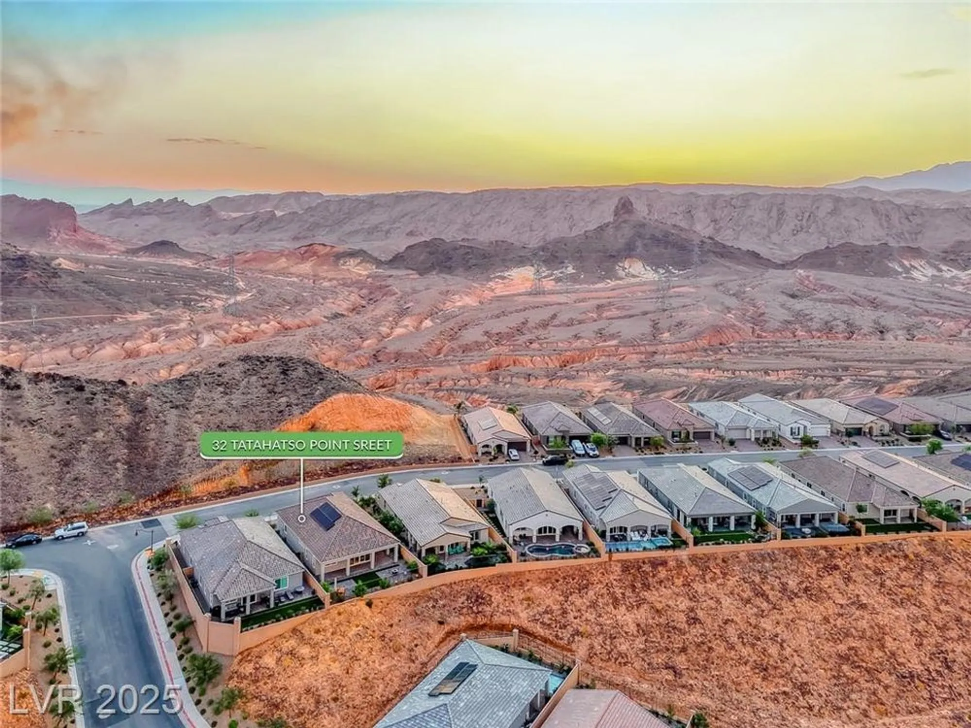 Property Slideshow image 14 of 78 | 32 tatahatso point st, Henderson, NV, 89011