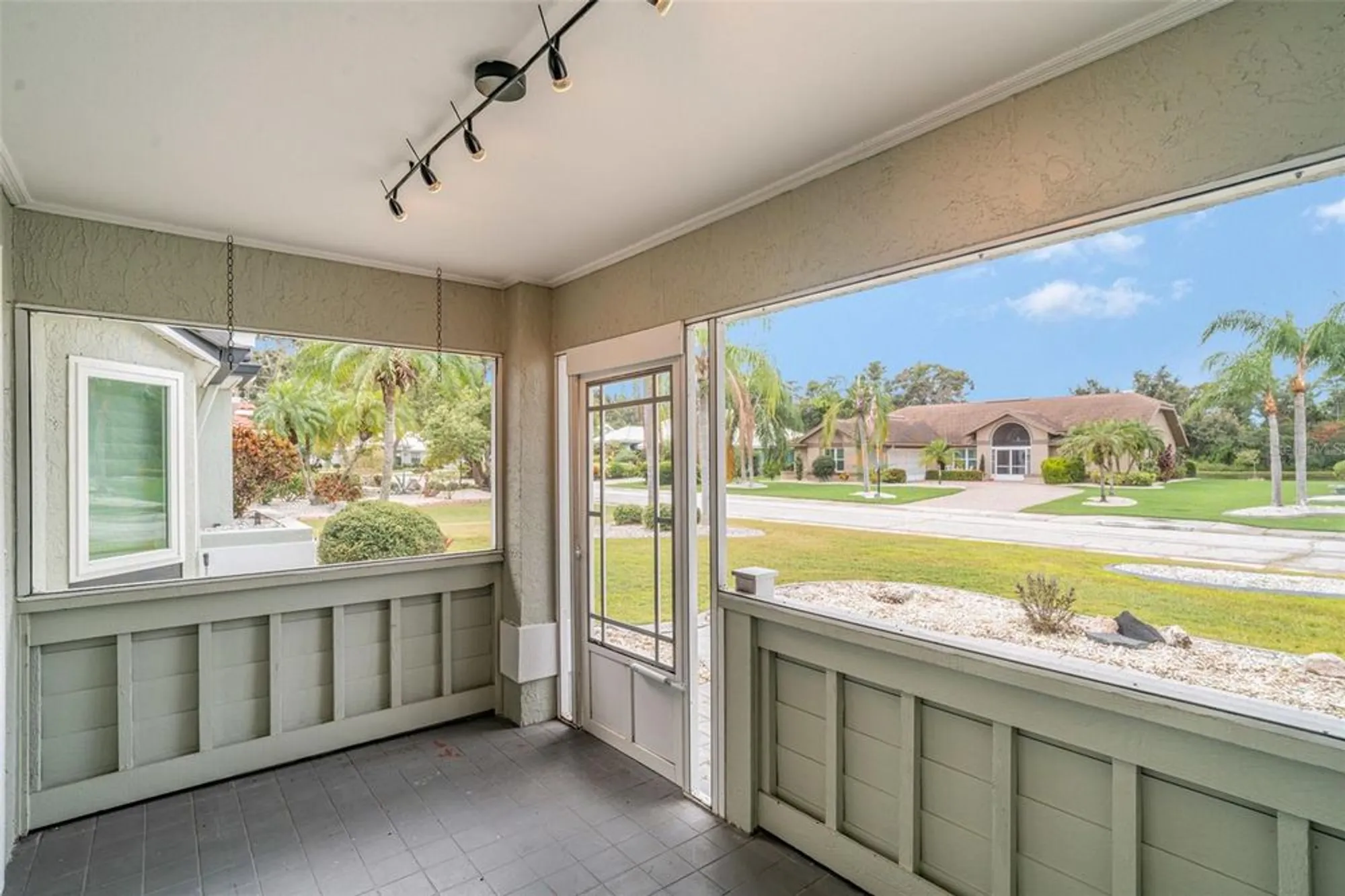 Property Slideshow image 29 of 31 | 2048 berry roberts dr, Sun City Center, FL, 33573