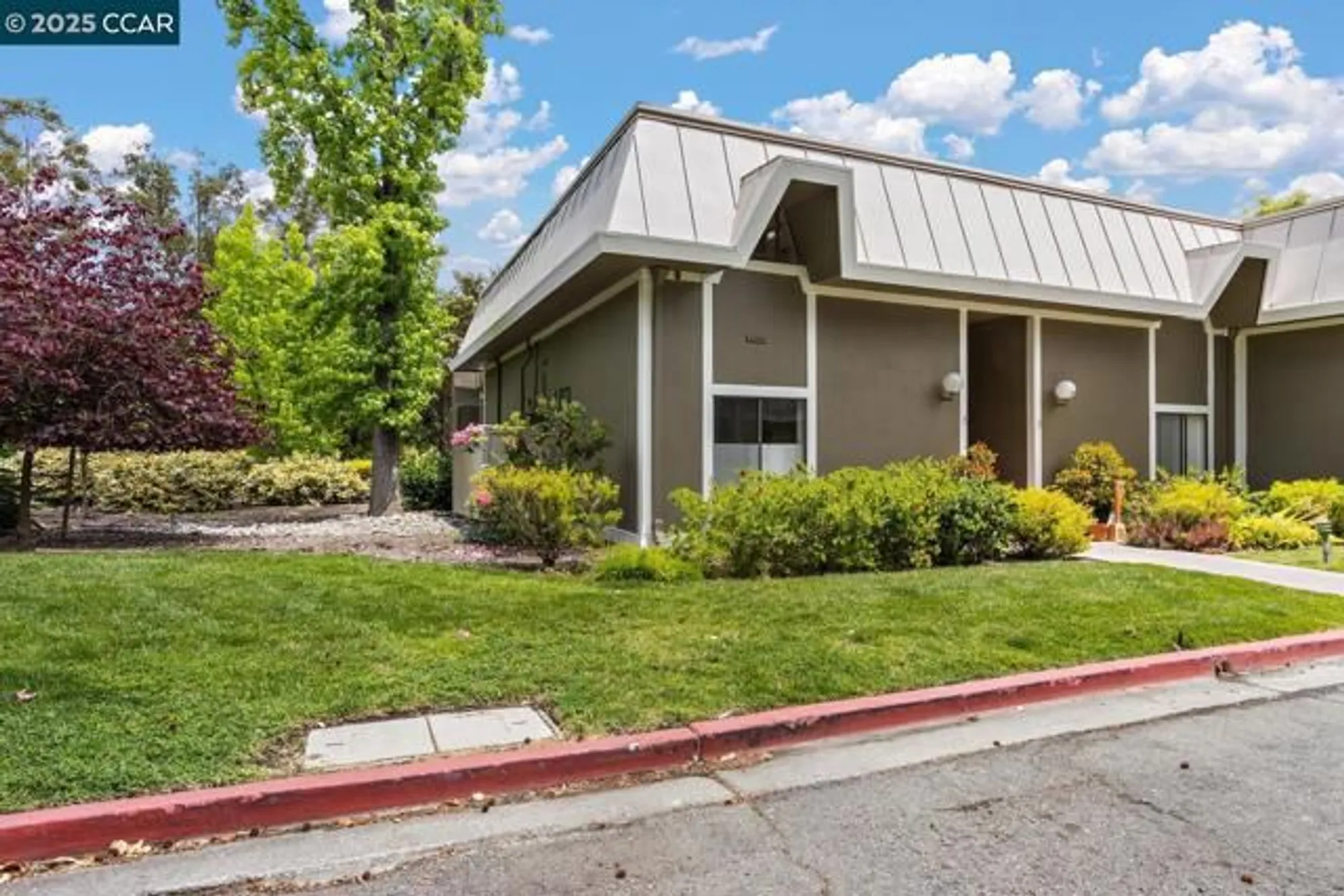 Property Slideshow image 10 of 47 | 1244 singingwood ct 1, Walnut Creek, CA, 94595