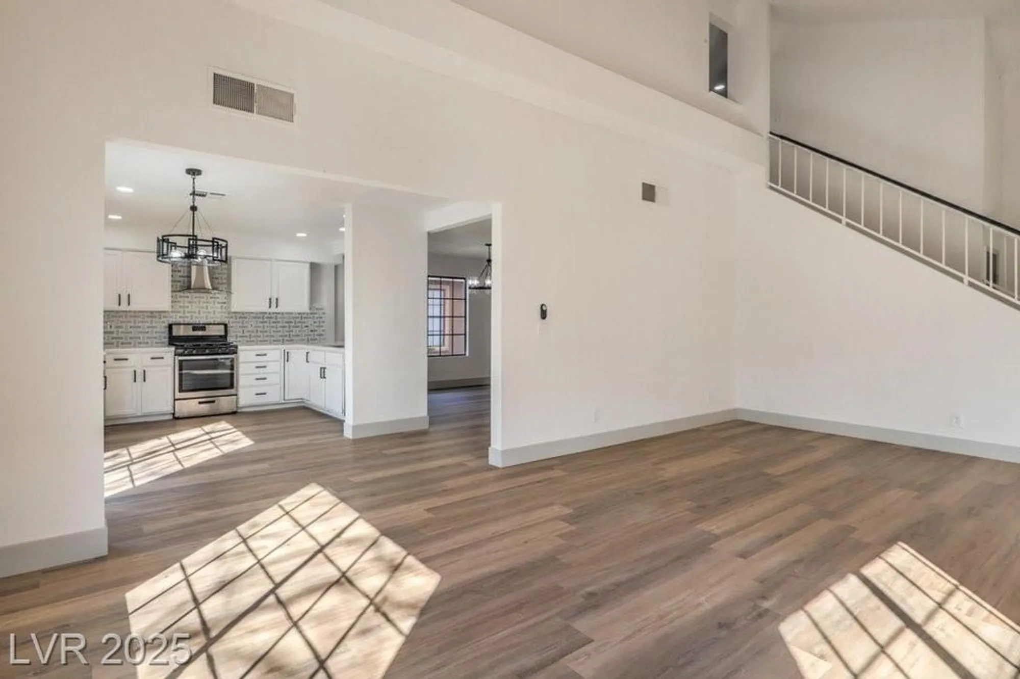 Property Slideshow image 9 of 37 | 5213 tamanar dr, Las Vegas, NV, 89130