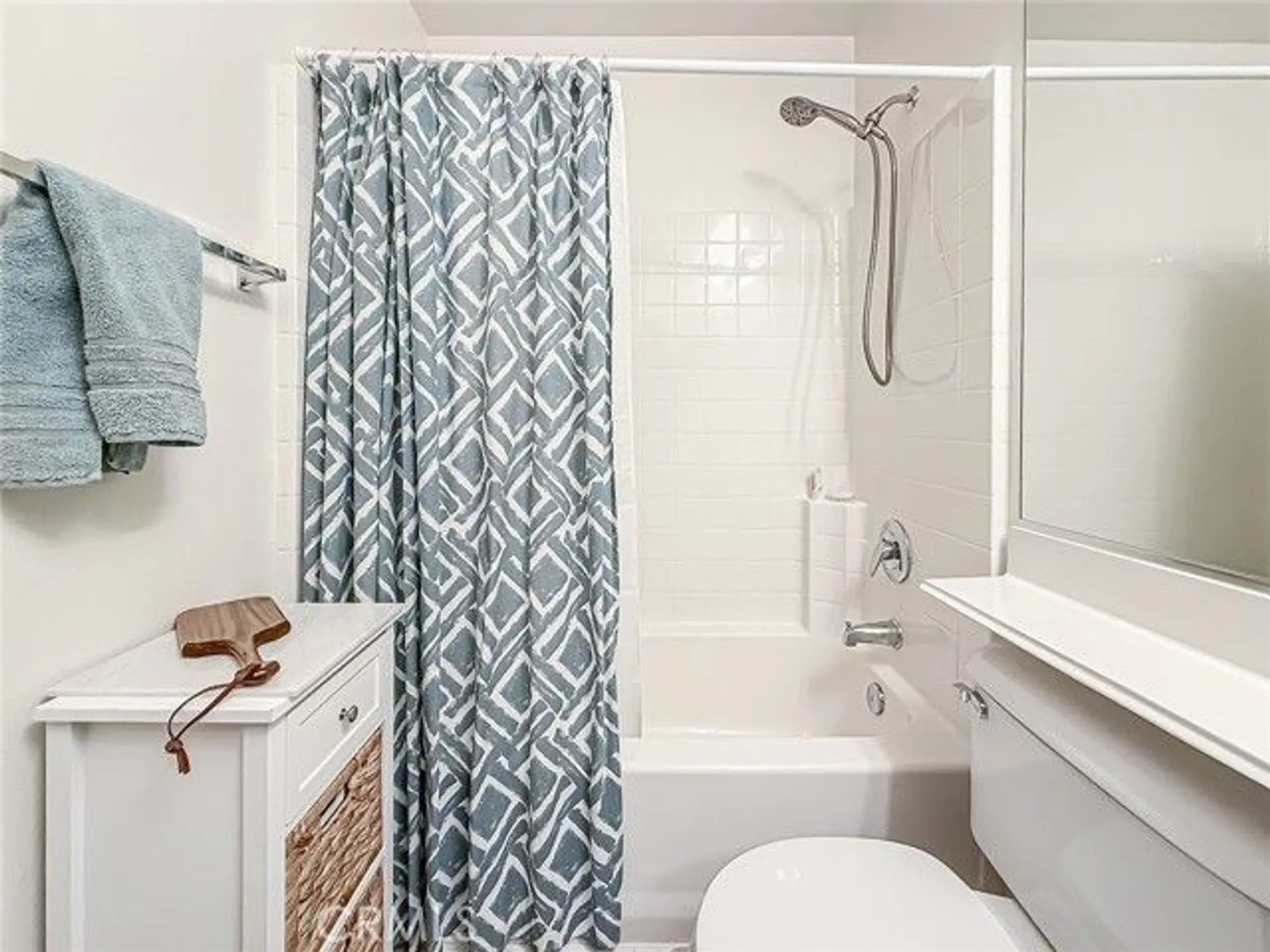 Property Slideshow image 33 of 47 | 2037 freesia ave, Simi Valley, CA, 93063