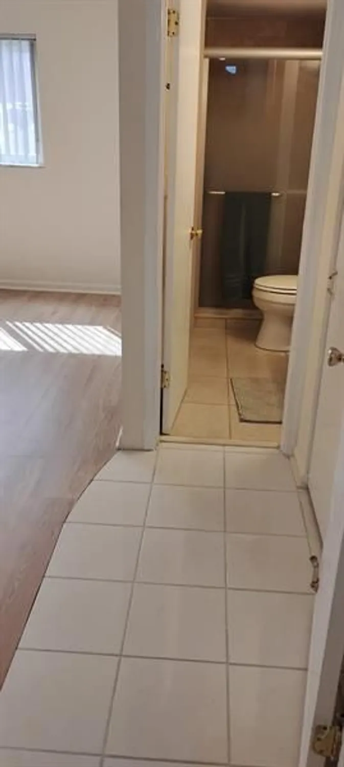 Property Slideshow image 4 of 10 | 230 ne 26th ave apt 103, Boynton Beach, FL, 33435