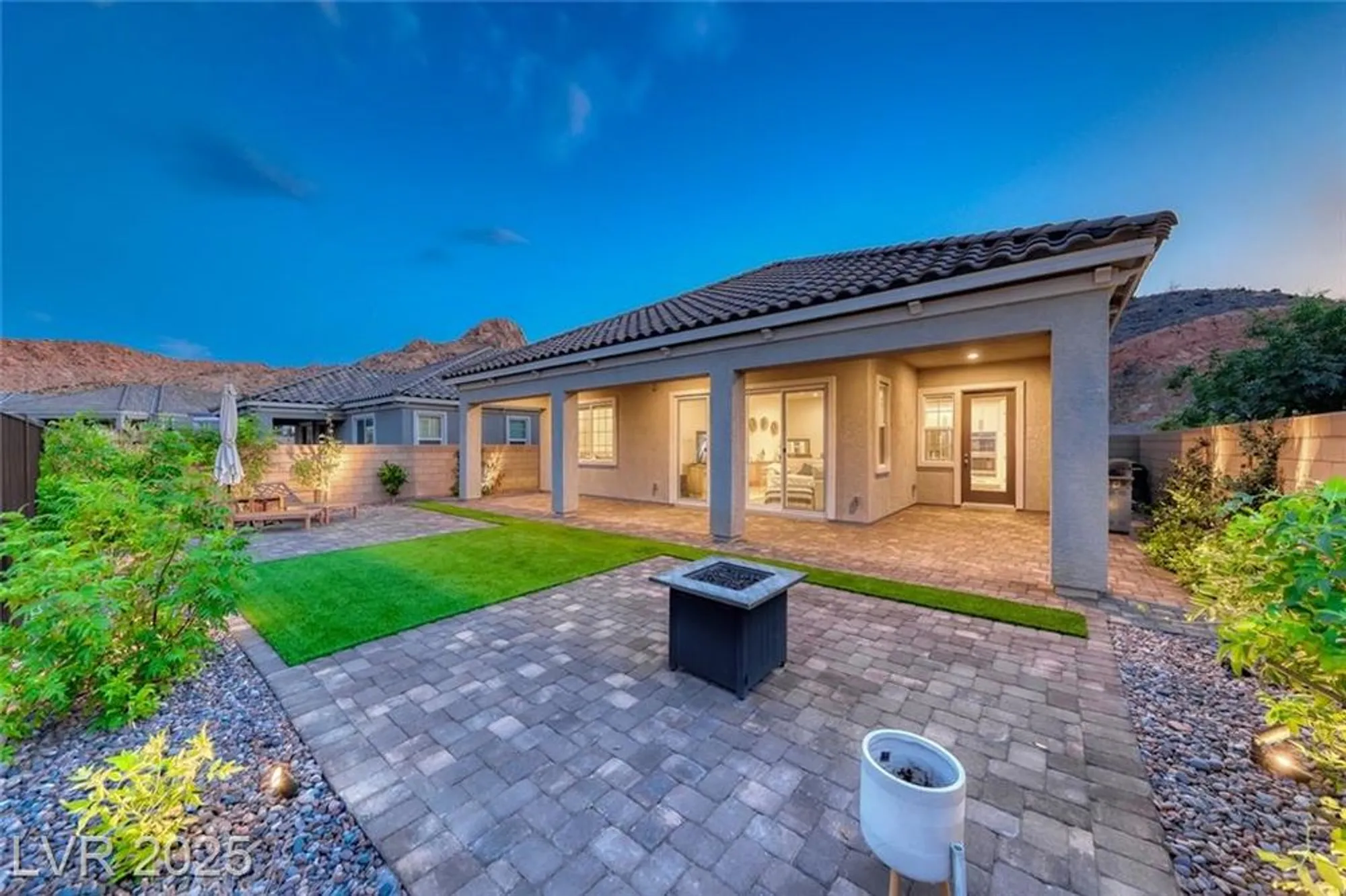 Property Slideshow image 10 of 78 | 32 tatahatso point st, Henderson, NV, 89011