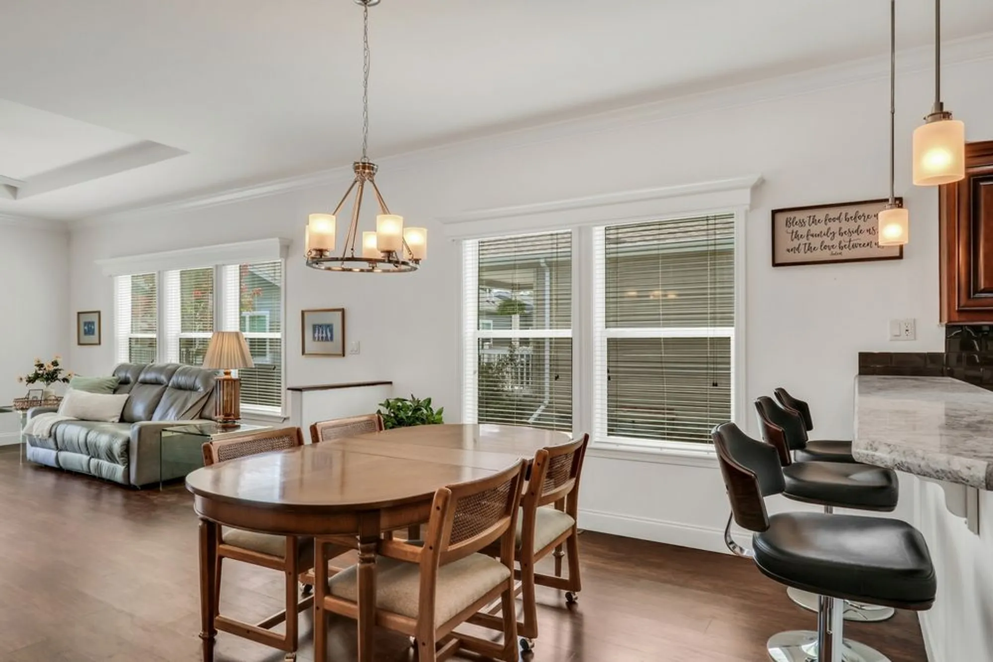 Property Slideshow image 11 of 24 | 305 legacy ct, Grayslake, IL, 60030