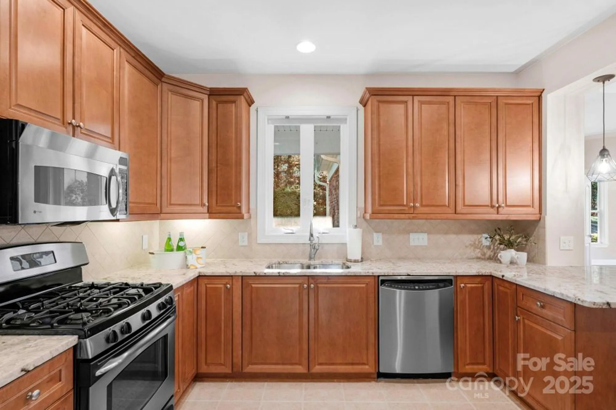 Property Slideshow image 6 of 43 | 3038 bellasera way, Matthews, NC, 28105