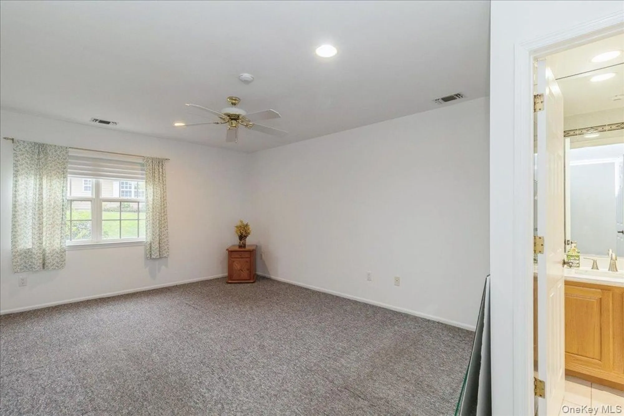 Property Slideshow image 13 of 22 | 163 theodore dr, Coram, NY, 11727