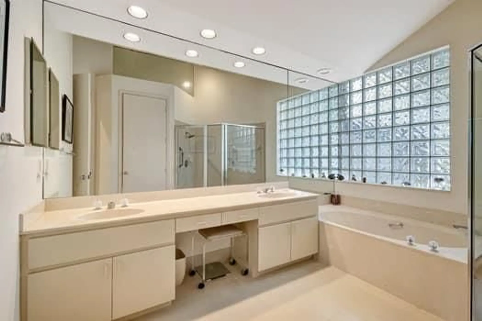 Property Slideshow image 26 of 55 | 11917 fountainside cir, Boynton Beach, FL, 33437