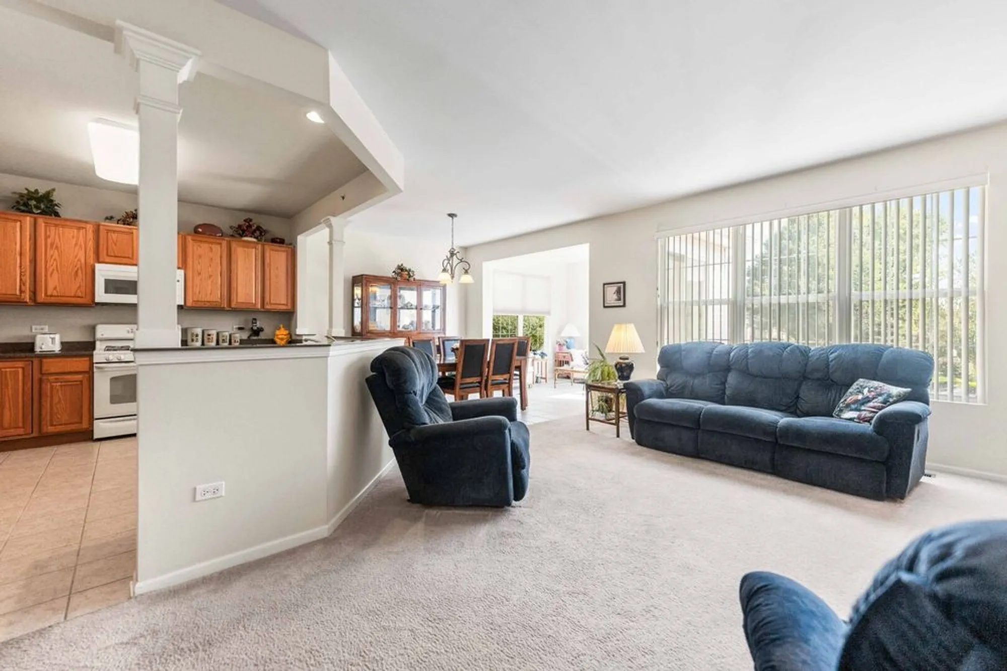 Property Slideshow image 9 of 61 | 13184 oakwood ave, Huntley, IL, 60142