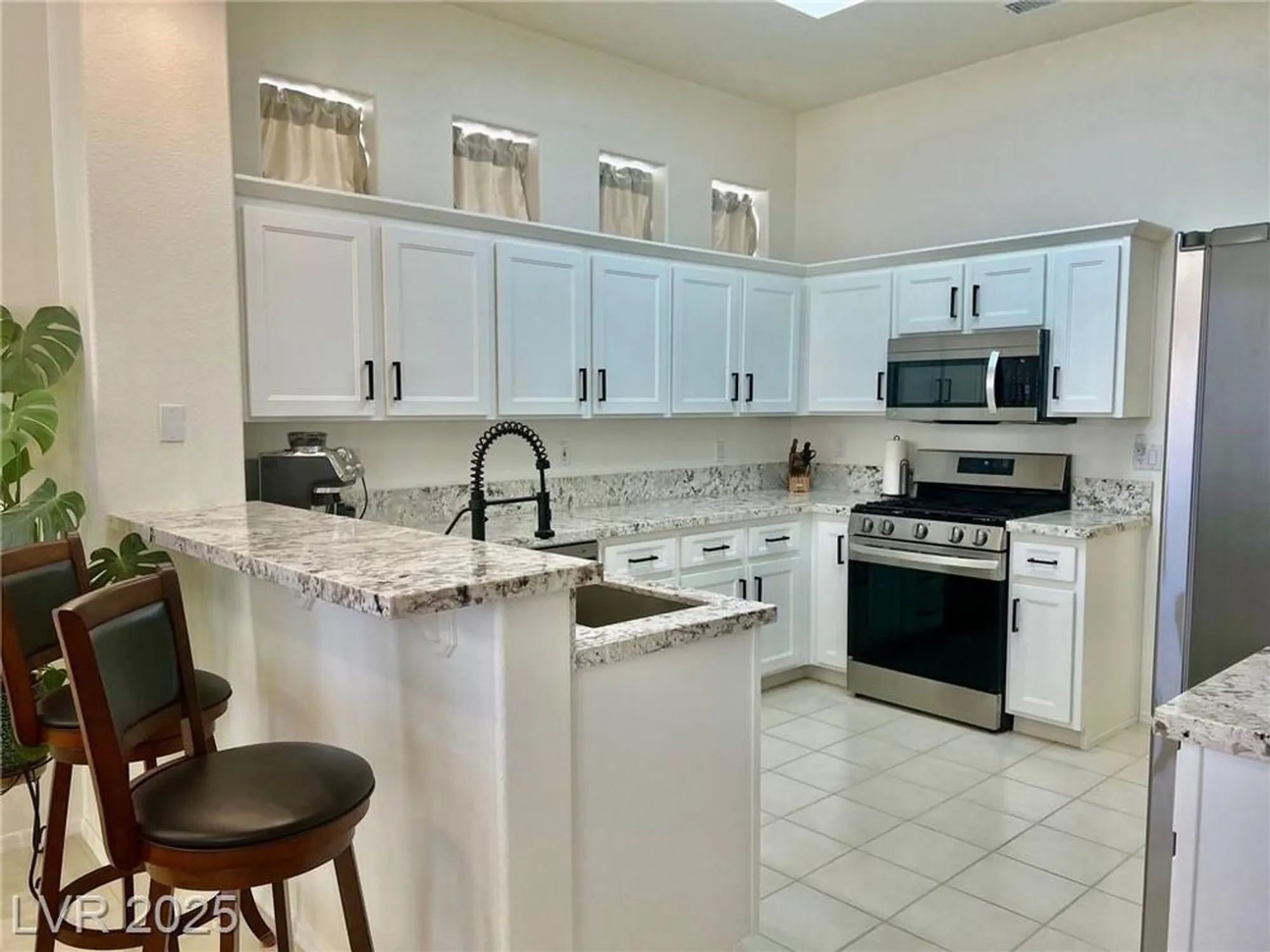 Property Slideshow image 10 of 21 | 2736 darby falls dr, Las Vegas, NV, 89134