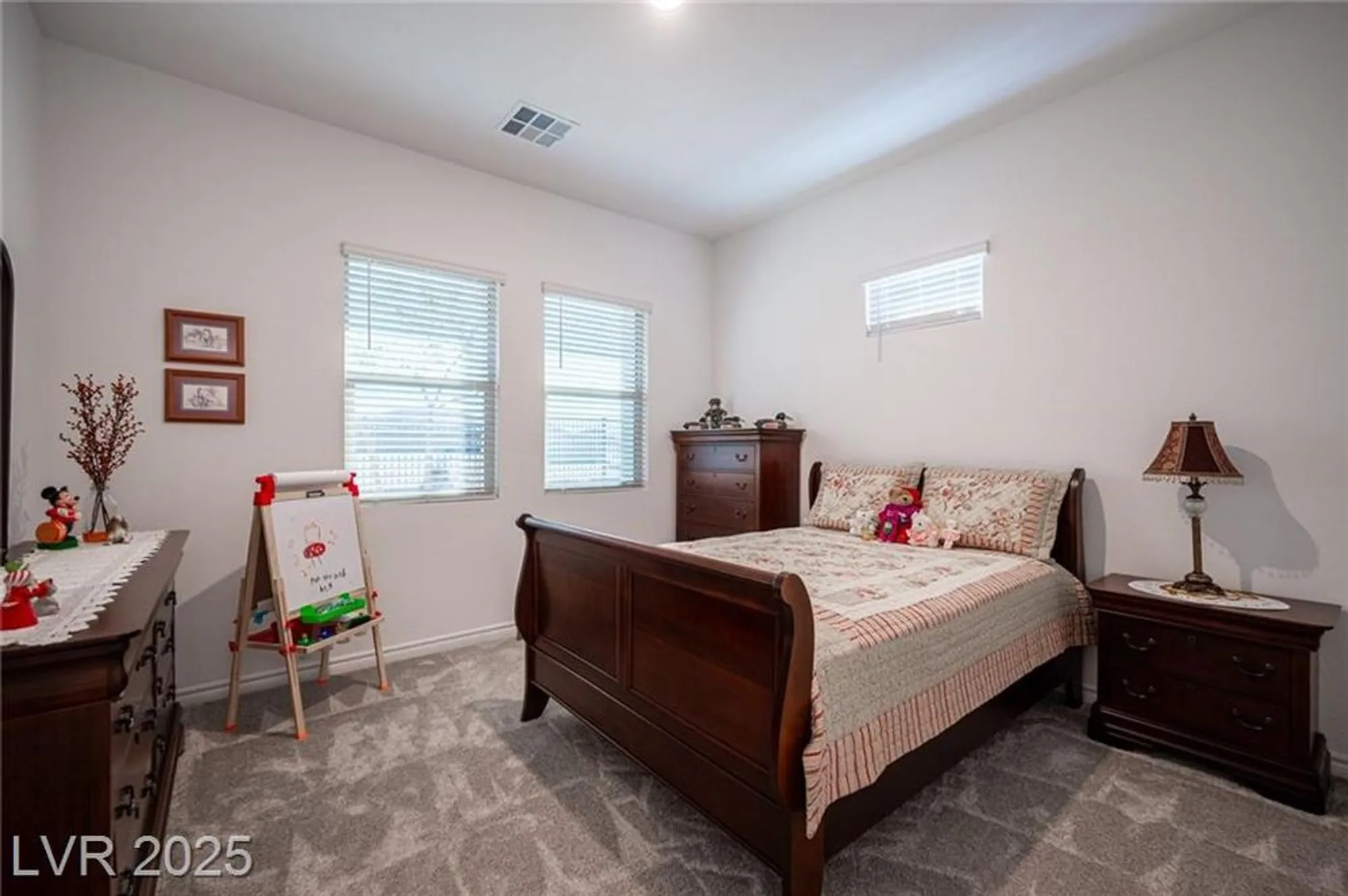 Property Slideshow image 26 of 46 | 932 belleforte ln, Las Vegas, NV, 89138