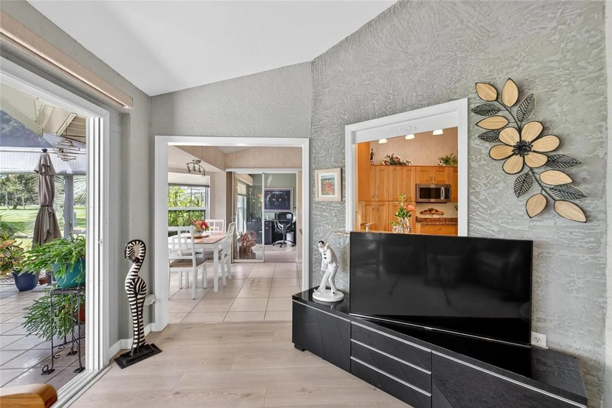 Property Slideshow image 16 of 73 | 326 caloosa palms ct, Sun City Center, FL, 33573