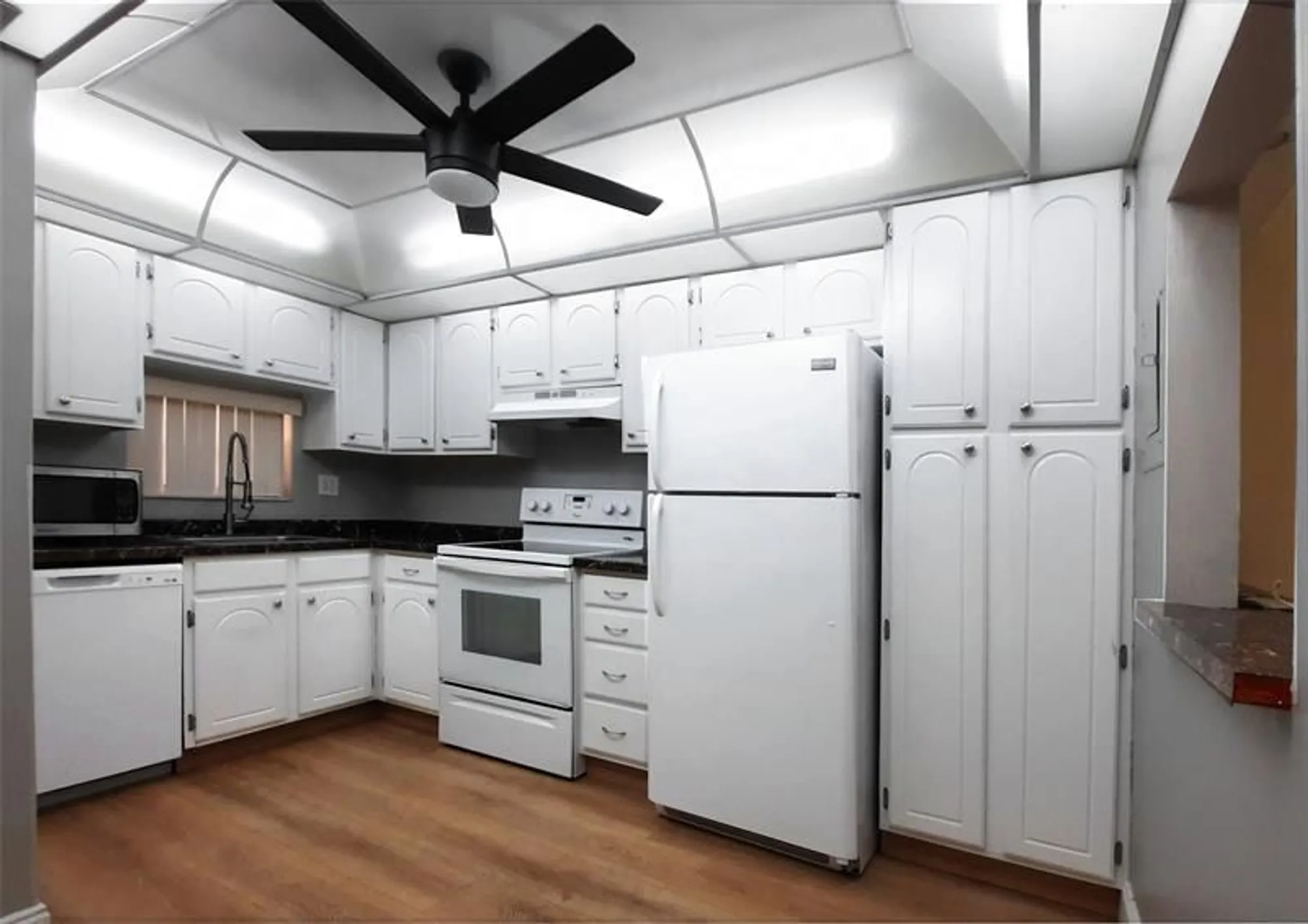 Property Slideshow image 3 of 21 | 9420 s hollybrook lake dr 201, Pembroke Pines, FL, 33025