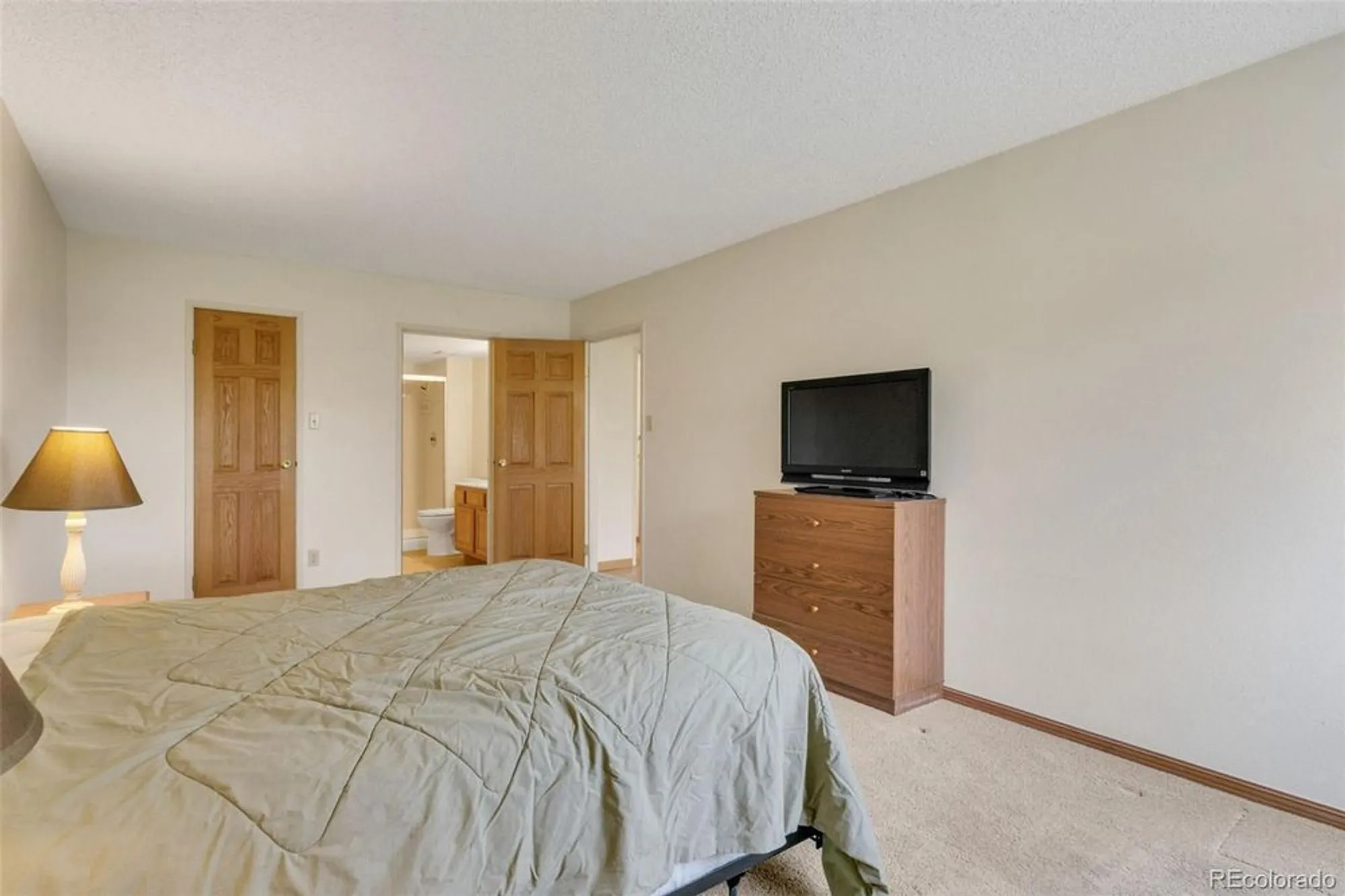 Property Slideshow image 11 of 44 | 13952 e marina dr apt 102, Aurora, CO, 80014