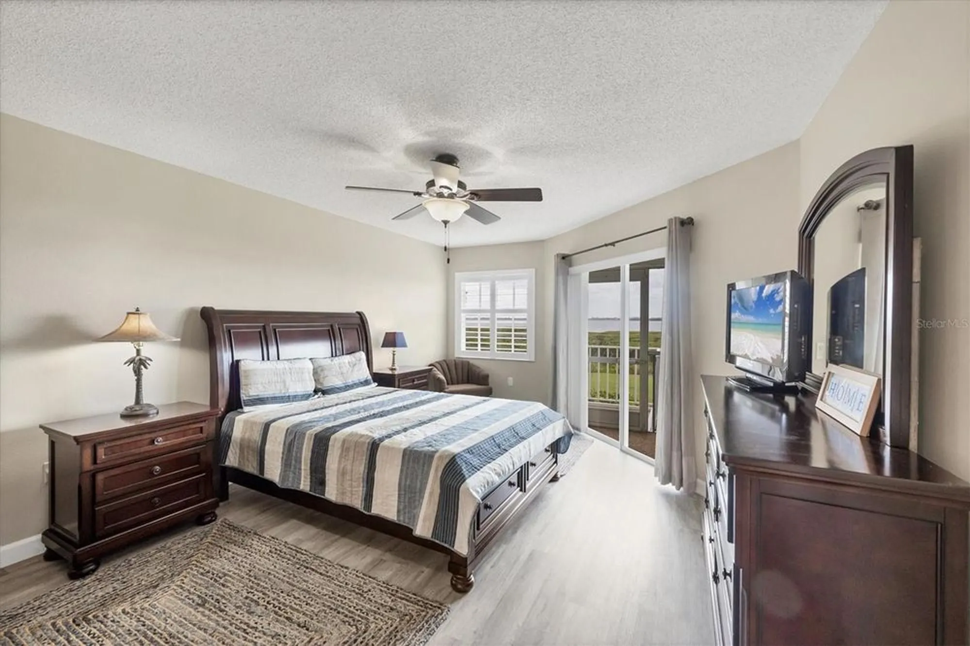 Property Slideshow image 14 of 28 | 1153 edgewater cir, Bradenton, FL, 34209