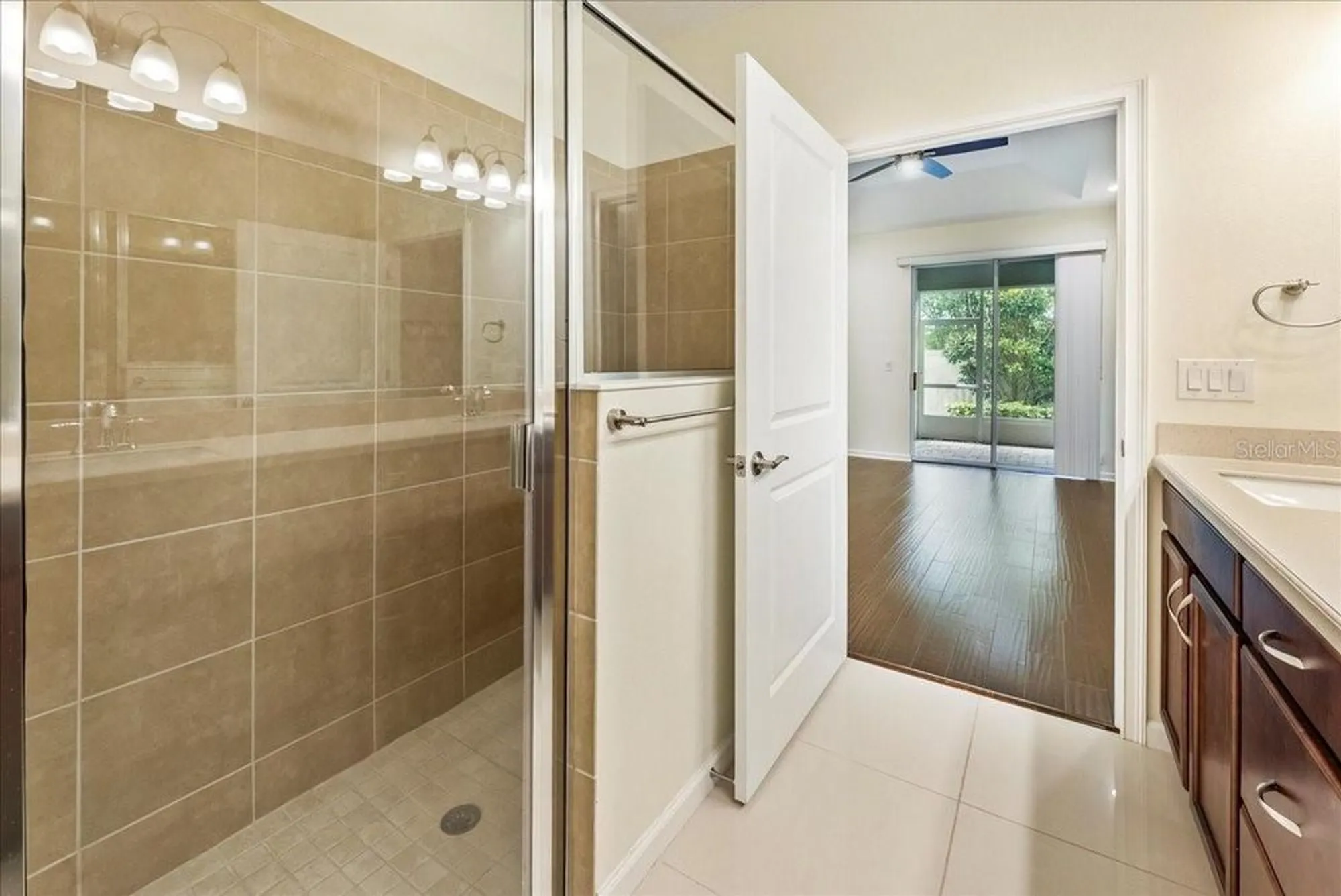 Property Slideshow image 17 of 50 | 11934 meadowgate pl, Lakewood Ranch, FL, 34211