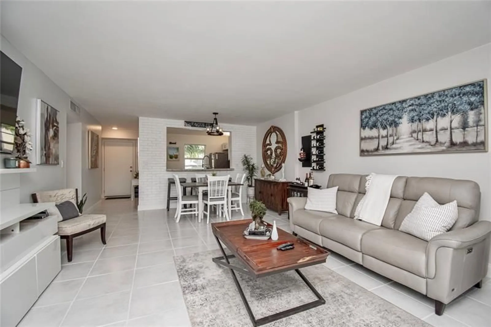 Property Slideshow image 6 of 51 | 1024 se 4th ave apt 102, Dania Beach, FL, 33004
