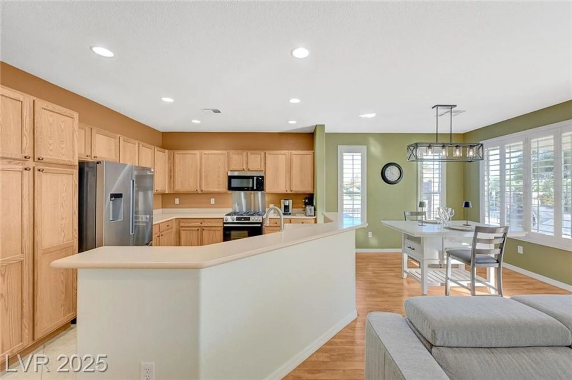 Property Slideshow image 9 of 72 | 4956 momenti st, Las Vegas, NV, 89135