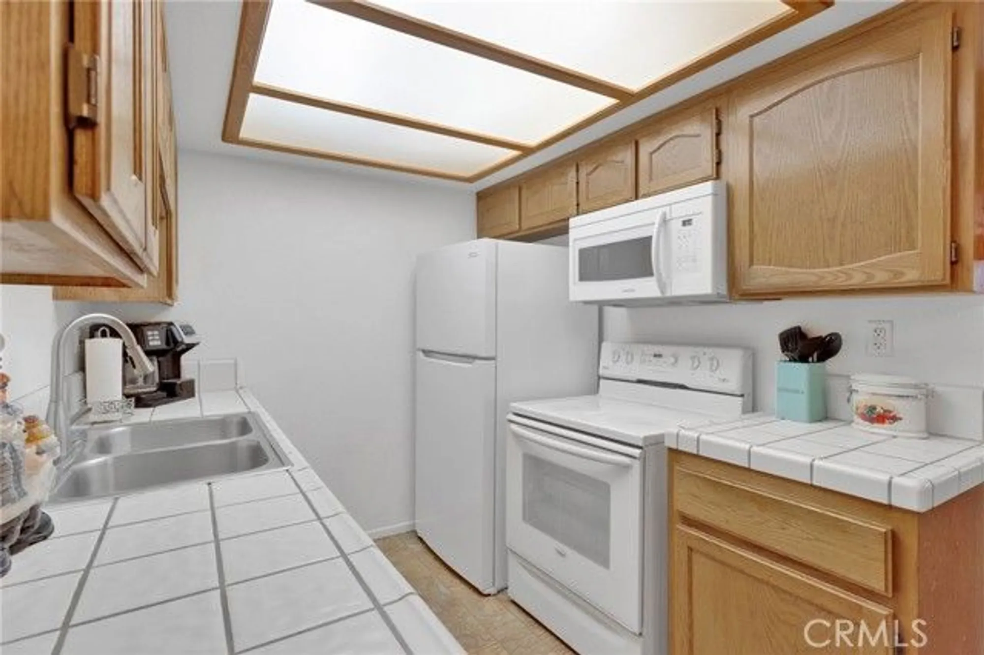 Property Slideshow image 16 of 36 | 19175 elm dr, Apple Valley, CA, 92308