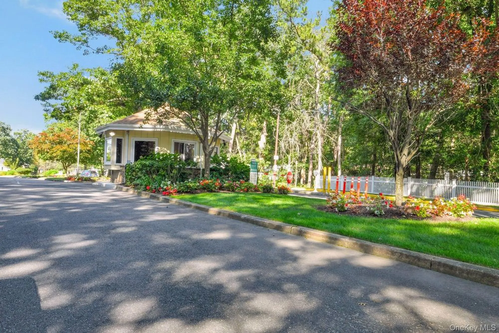 Property Slideshow image 11 of 13 | 405 woodbridge dr d, Ridge, NY, 11961