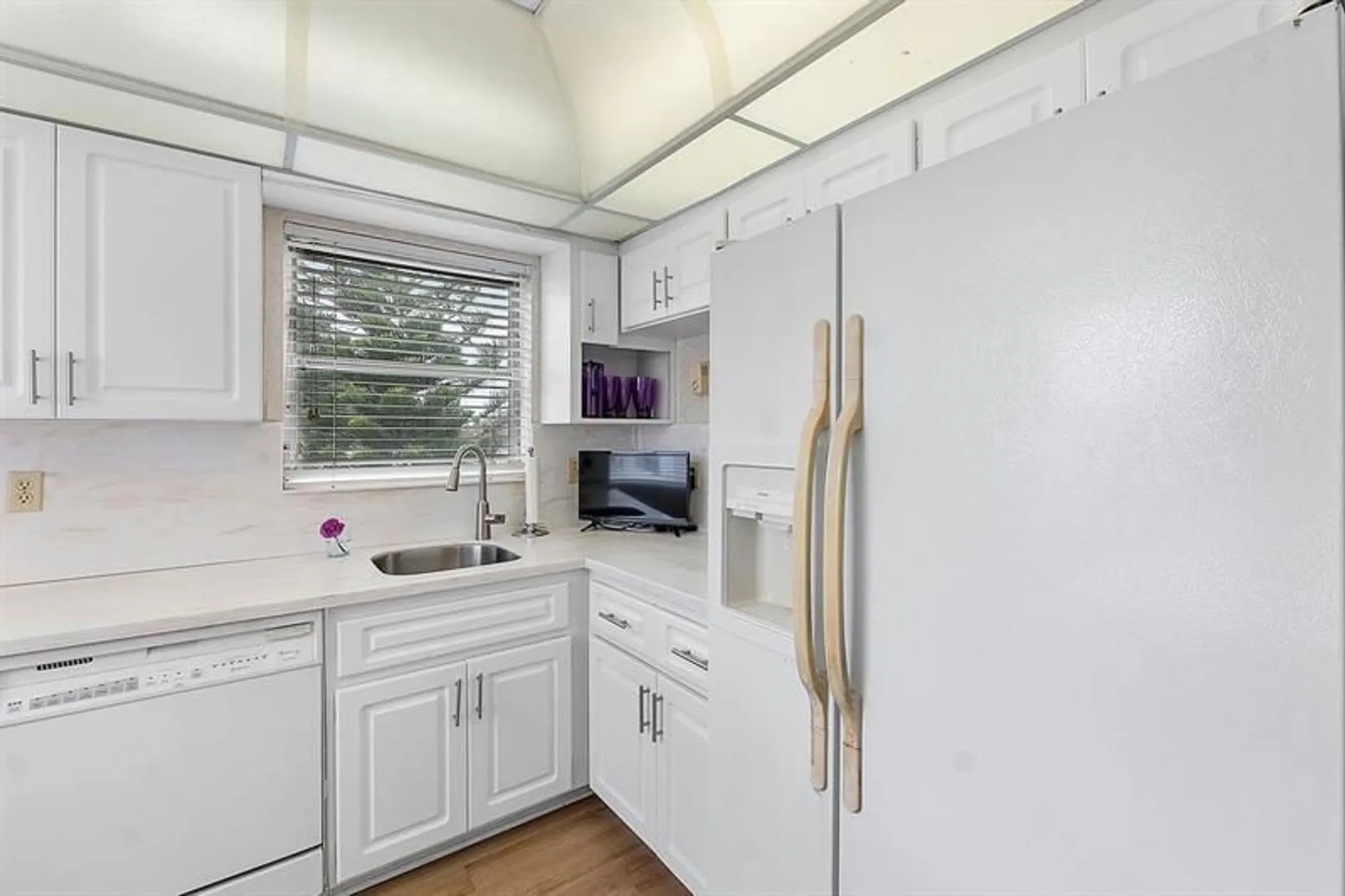 Property Slideshow image 7 of 32 | 3551 inverrary dr 404, Lauderhill, FL, 33319