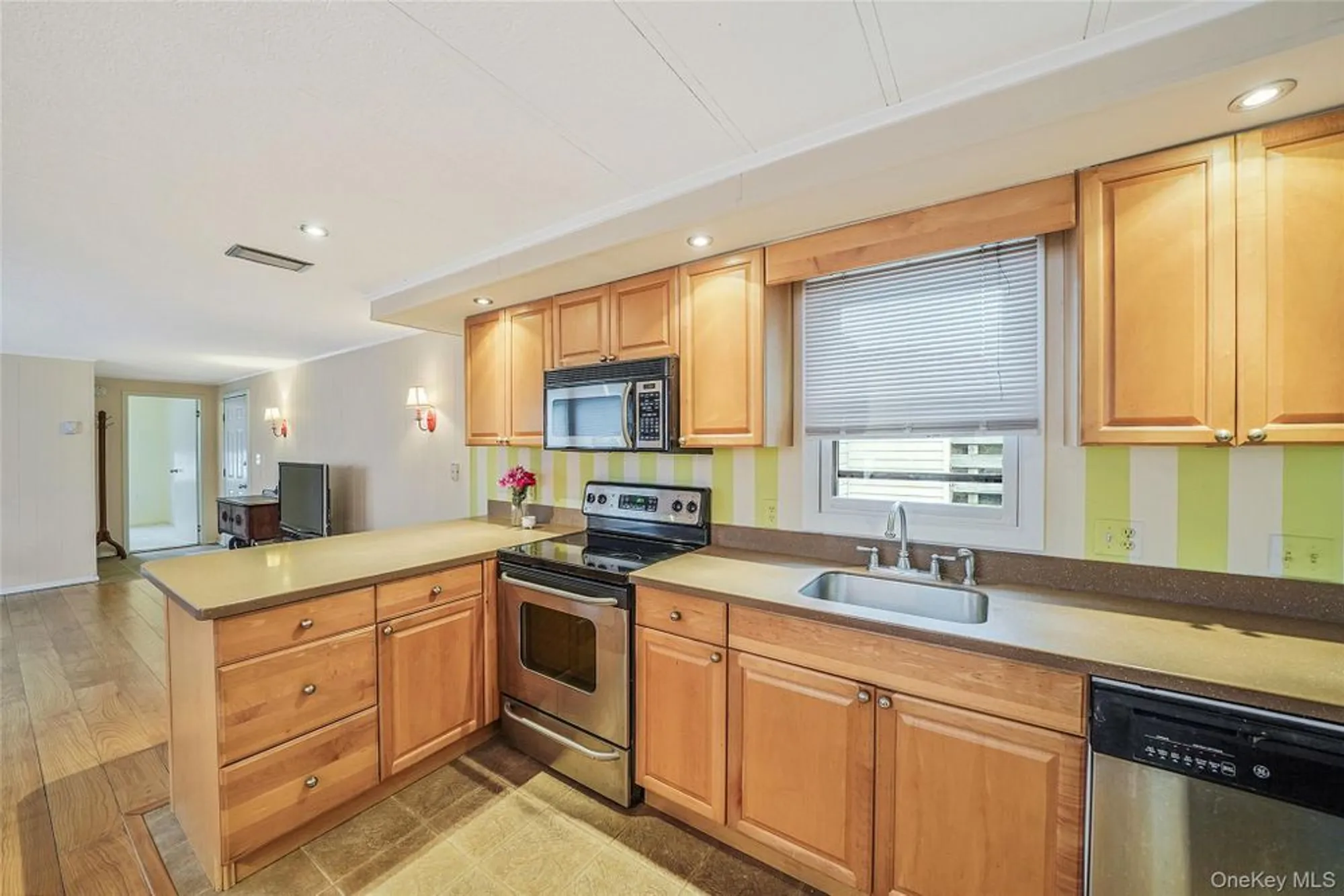 Property Slideshow image 11 of 29 | 91 village cir, Manorville, NY, 11949