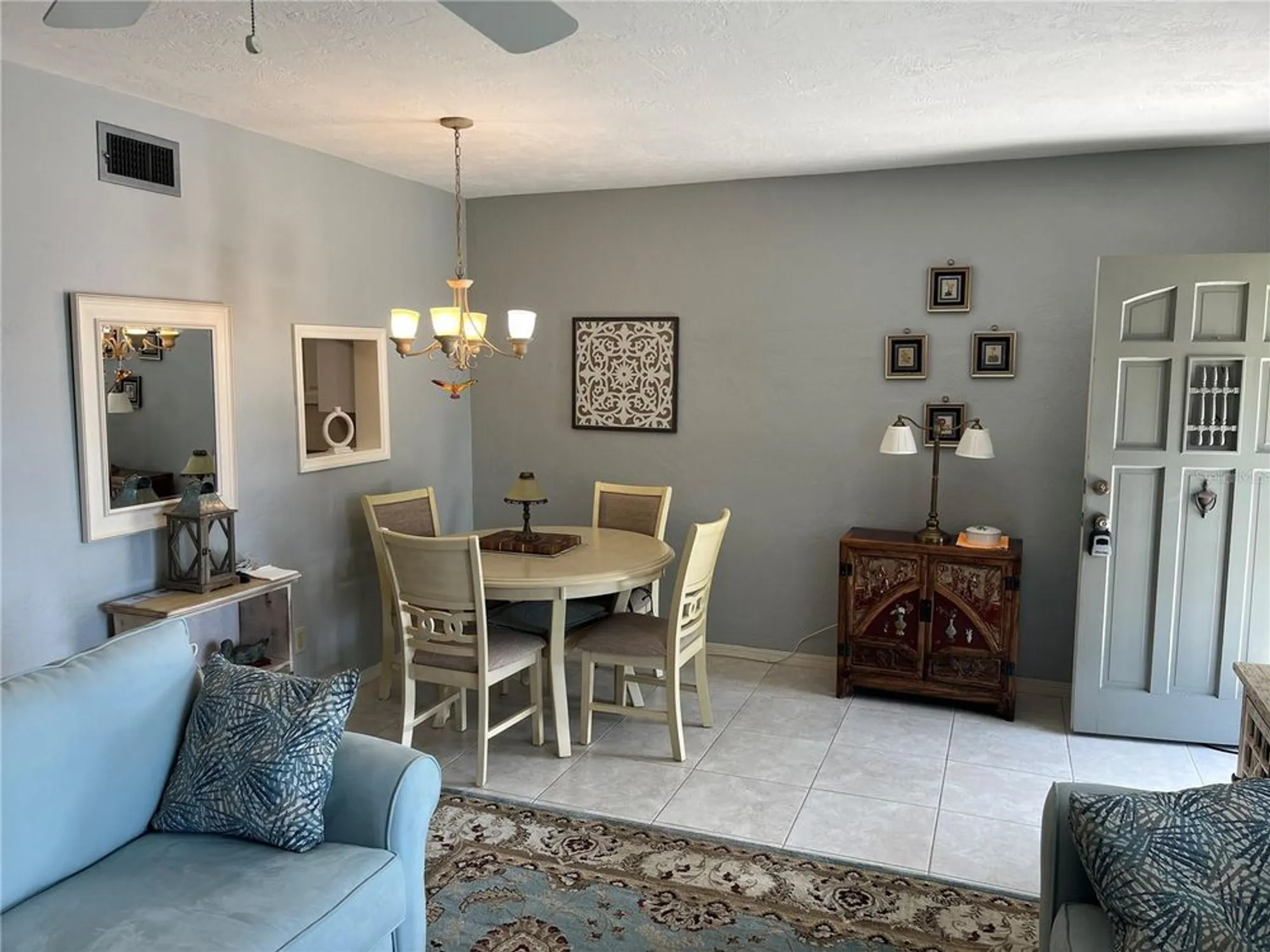 Property Slideshow image 5 of 41 | 2462 brazilia dr 22, Clearwater, FL, 33763