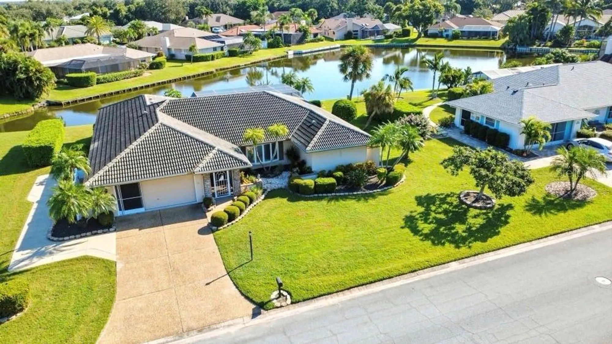 Property Slideshow image 1 of 61 | 6994 country lakes cir, Sarasota, FL, 34243