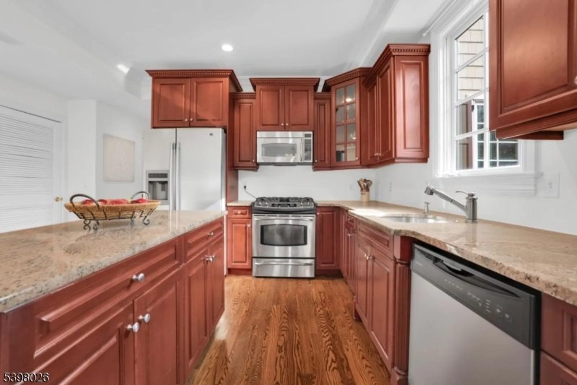 Property Slideshow image 12 of 19 | 34 schmidt cir, Watchung, NJ, 07069