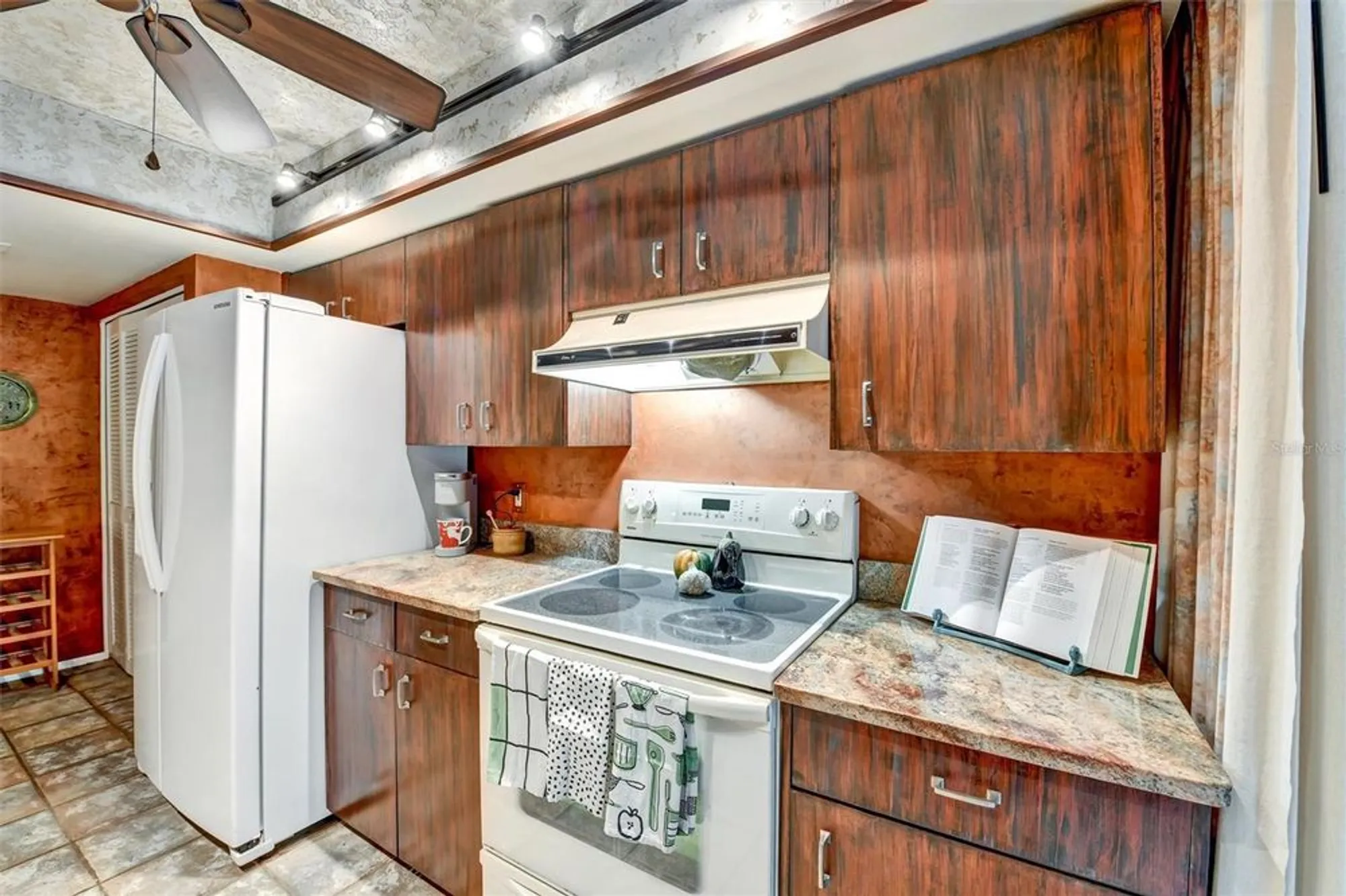 Property Slideshow image 18 of 63 | 4610 sandpointe dr, New Port Richey, FL, 34655