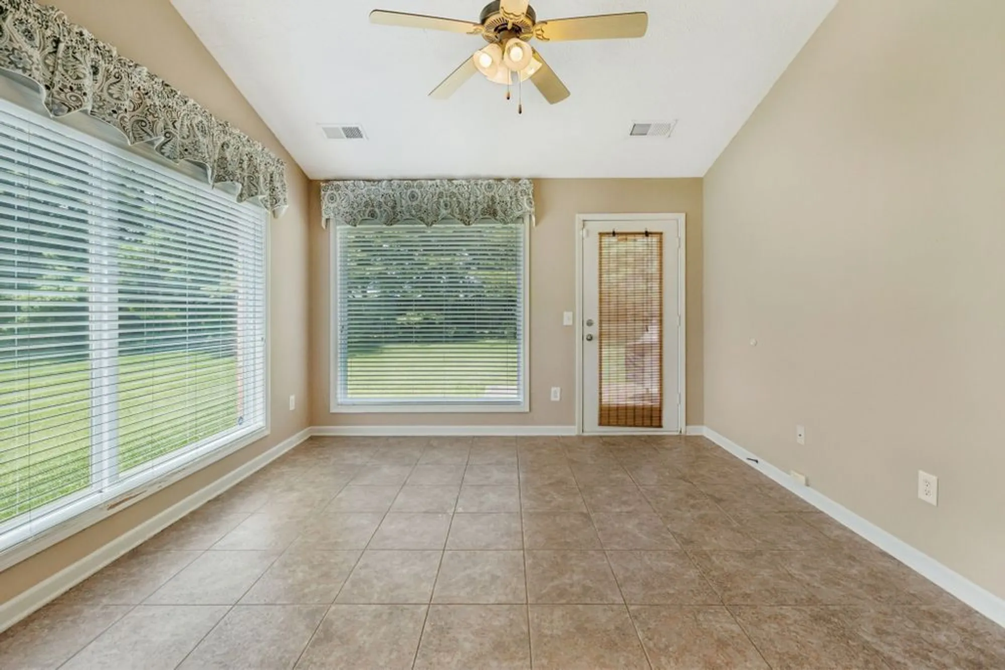 Property Slideshow image 25 of 47 | 145 plymouth dr, Lebanon, TN, 37087