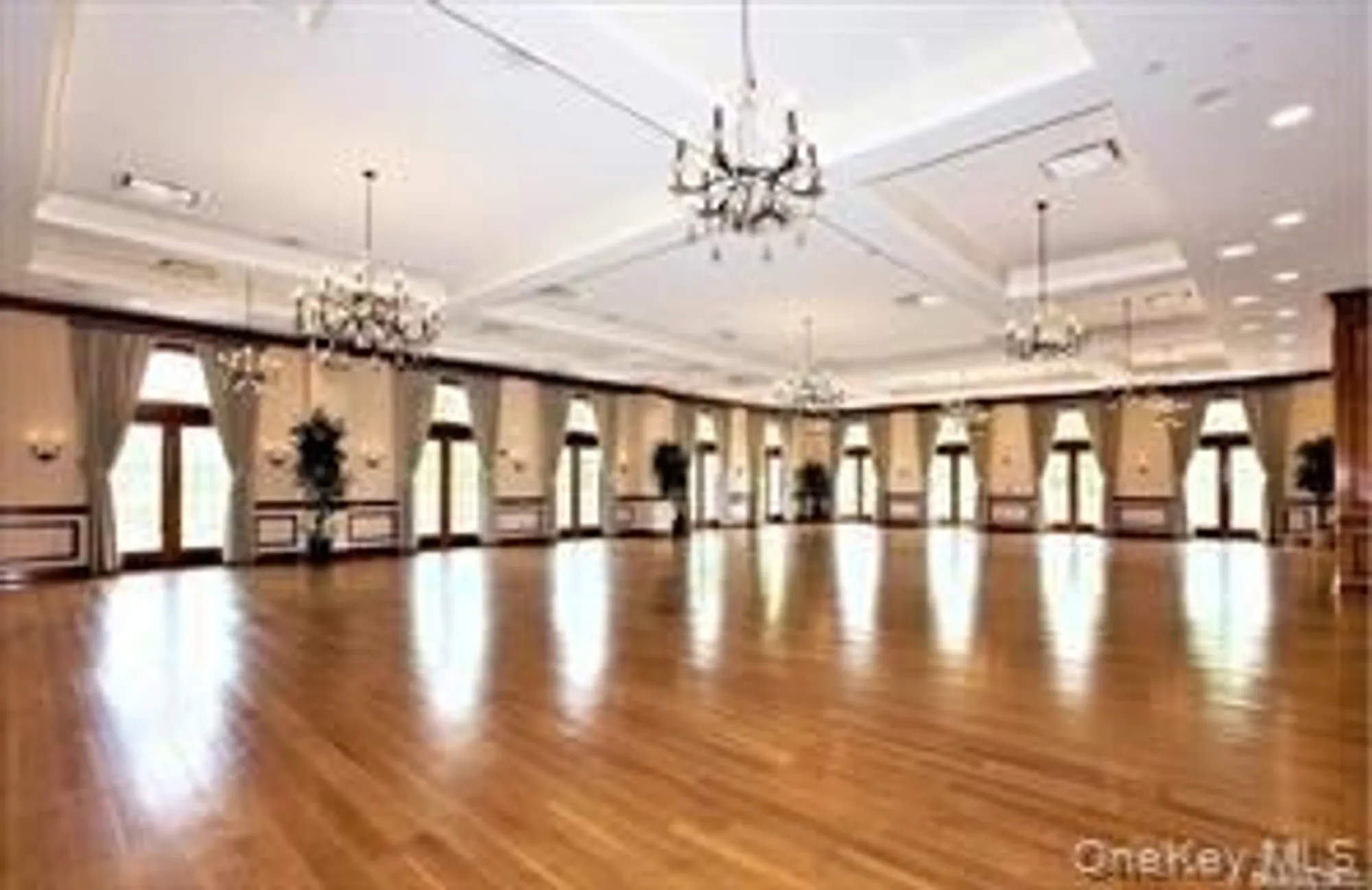 Property Slideshow image 25 of 26 | 911 altessa blvd, Melville, NY, 11747