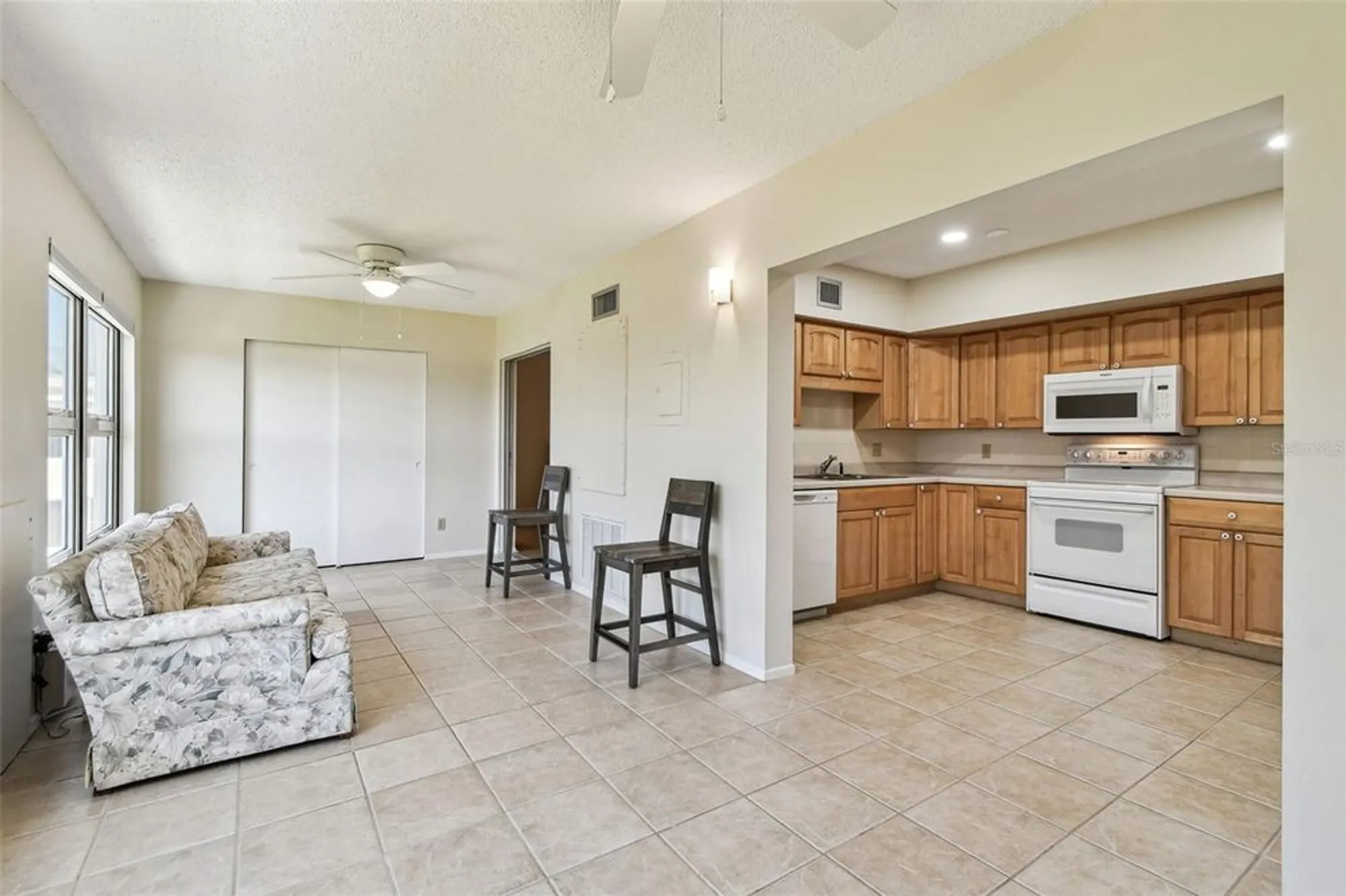Property Slideshow image 19 of 52 | 2430 florentine way 46, Clearwater, FL, 33763
