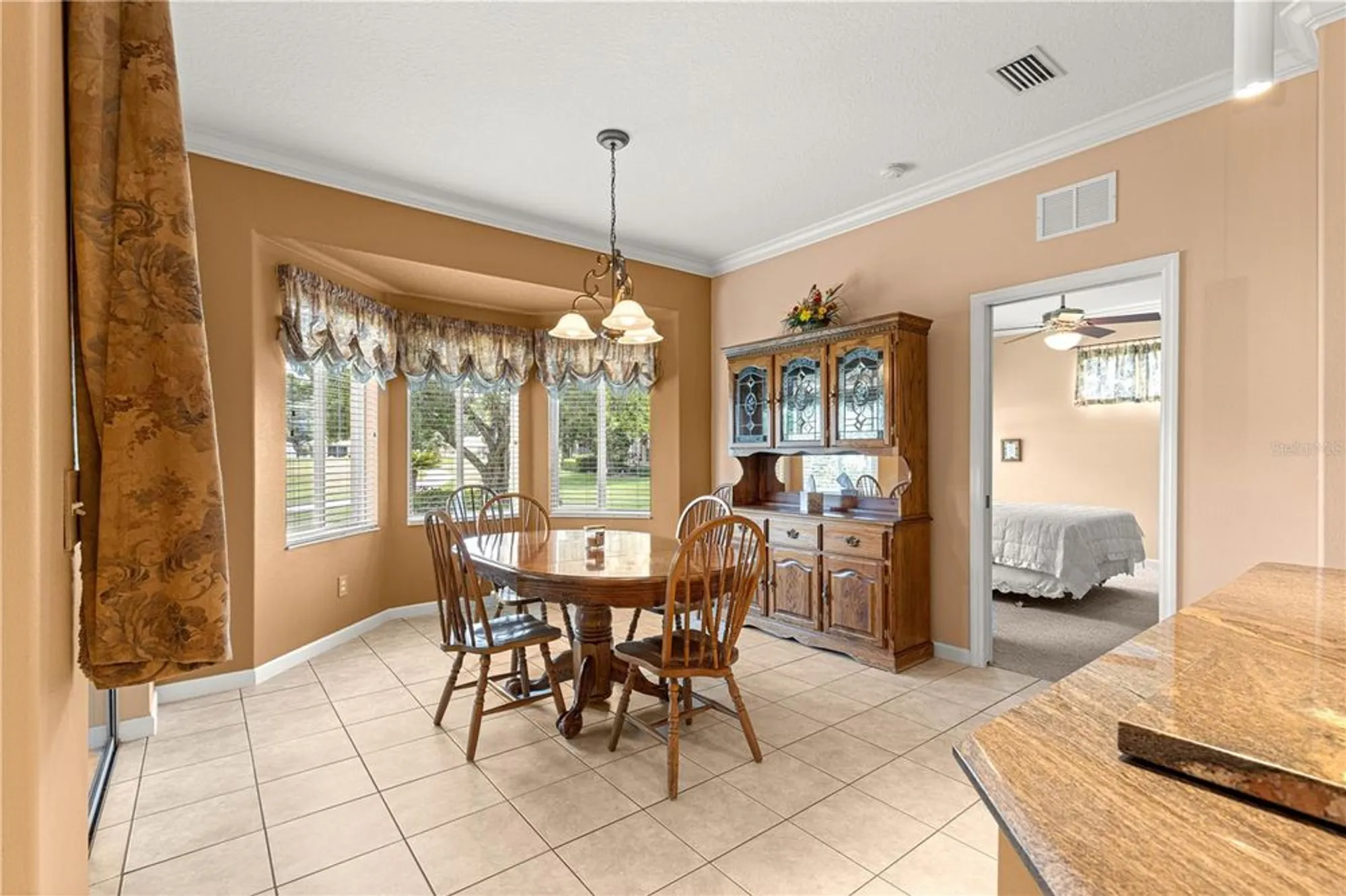 Property Slideshow image 13 of 50 | 5543 nw 25th loop, Ocala, FL, 34482