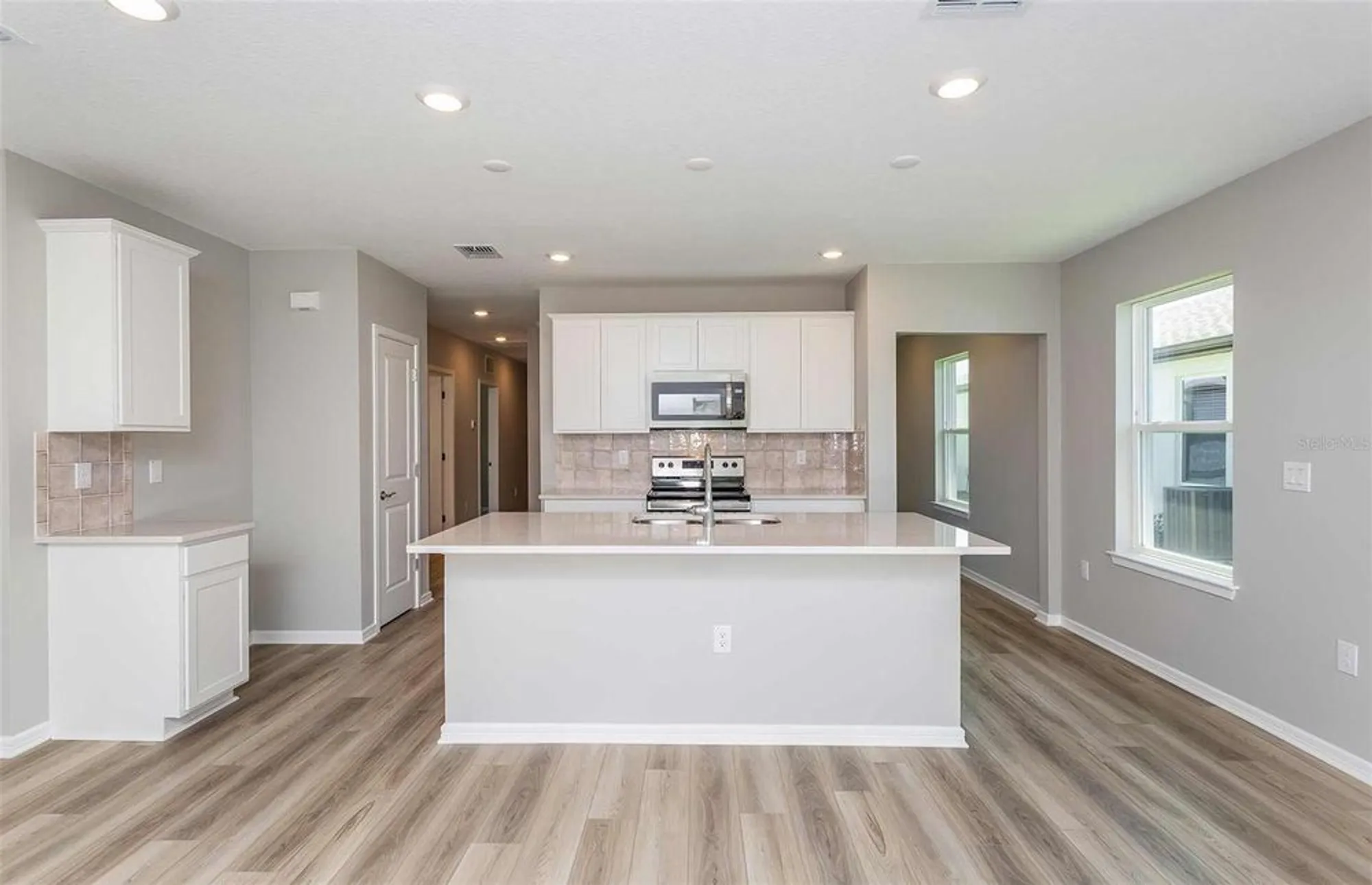 Property Slideshow image 2 of 28 | 14712 sunlit cir, Parrish, FL, 34219