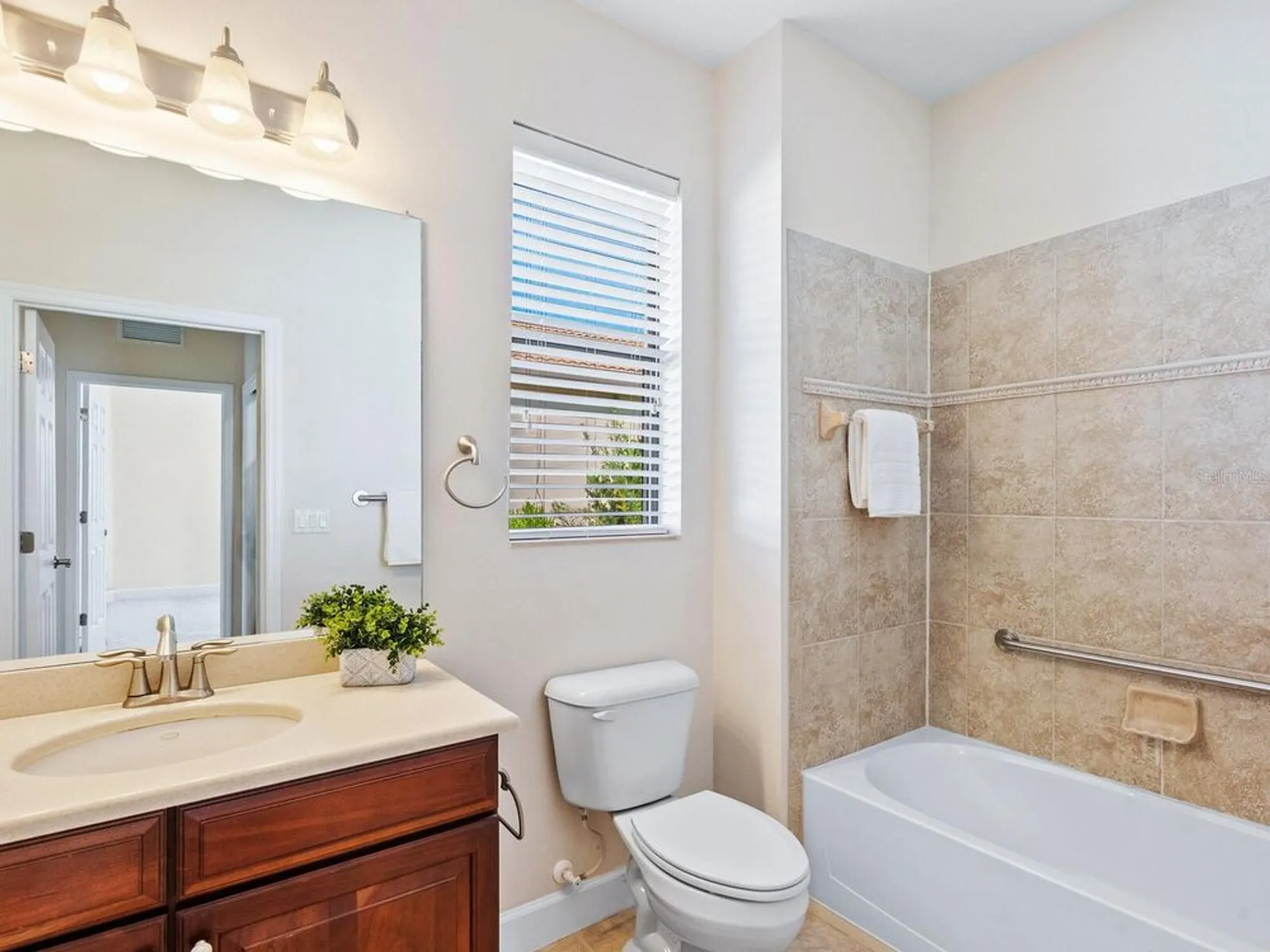 Property Slideshow image 23 of 43 | 11187 campazzo dr, Venice, FL, 34292