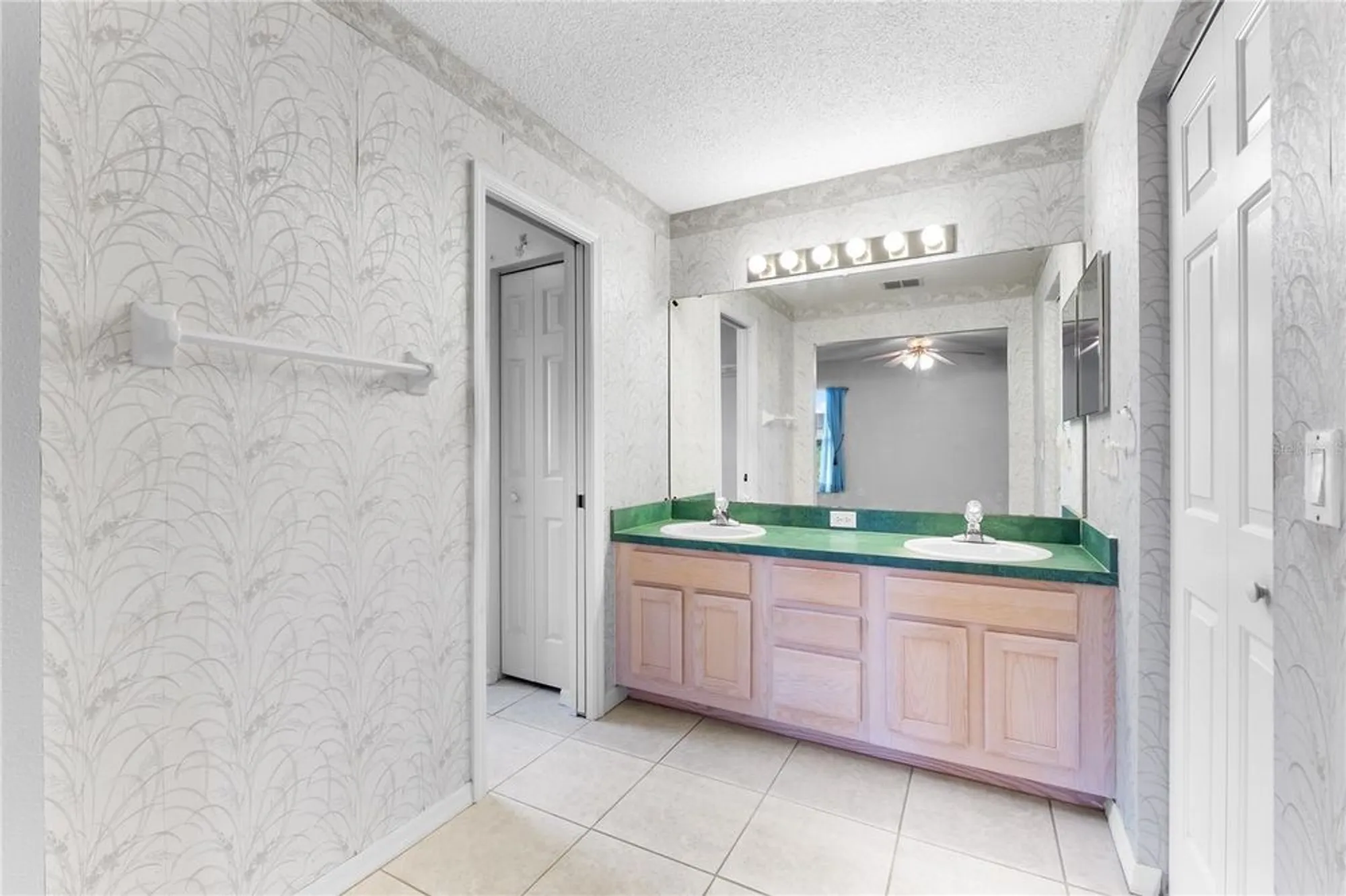 Property Slideshow image 16 of 35 | 2244 silver lakes dr, Lakeland, FL, 33810