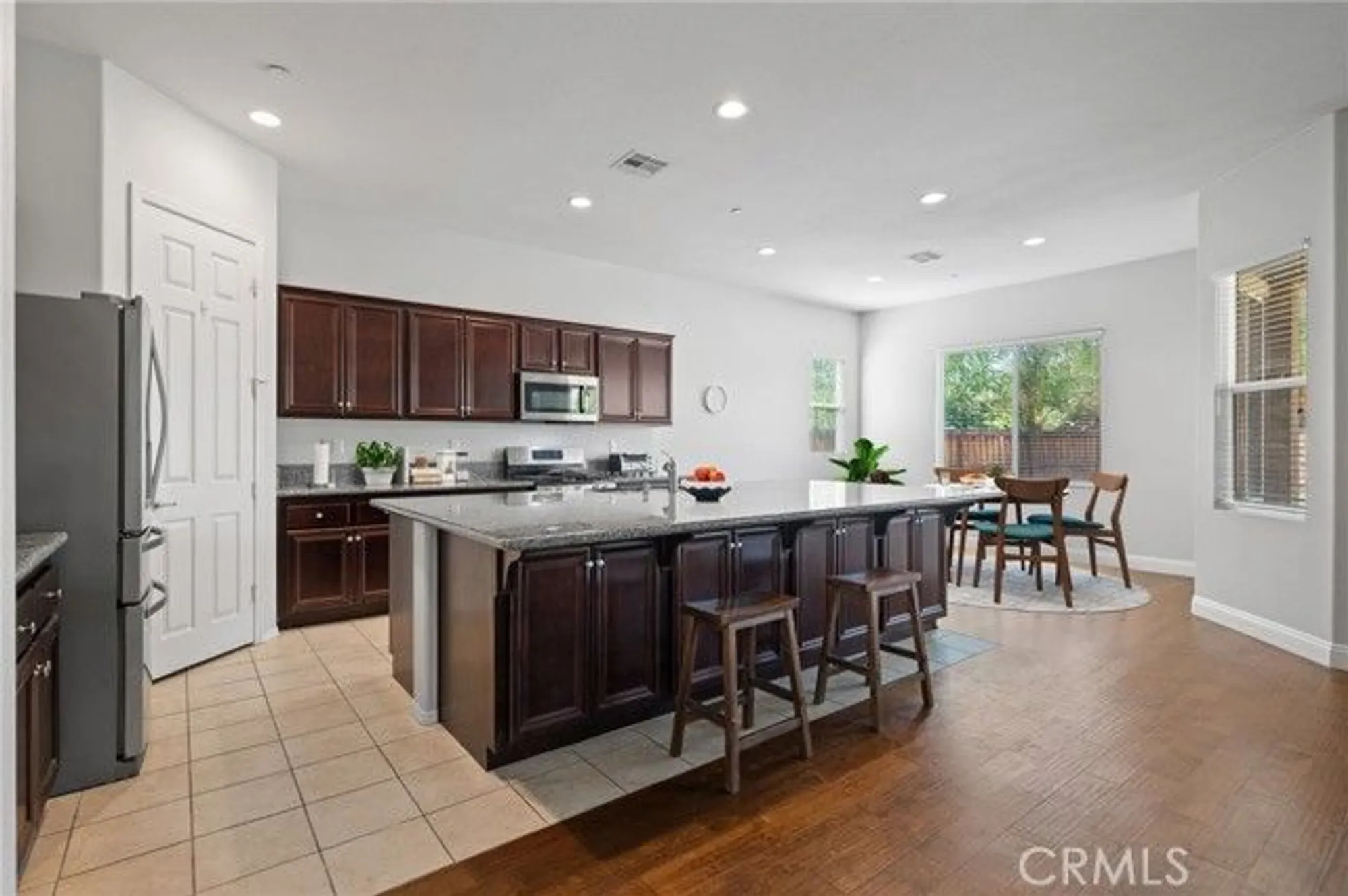 Property Slideshow image 7 of 28 | 9904 toscana dr, Bakersfield, CA, 93306