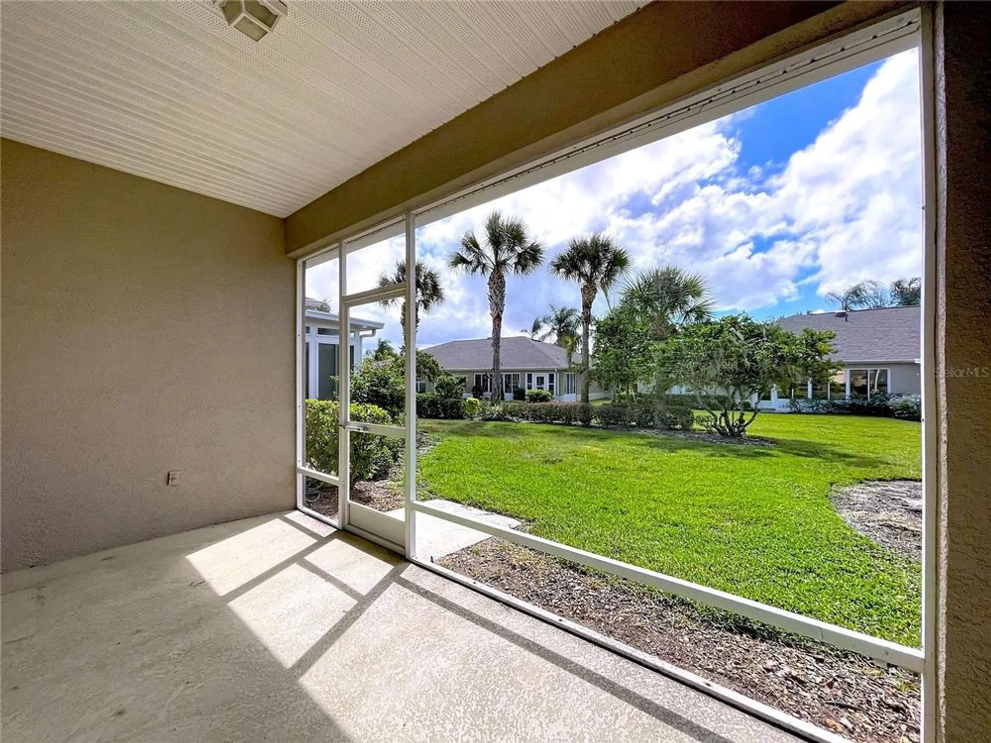 Property Slideshow image 7 of 92 | 2046 inverness greens dr # 2046, Sun City Center, FL, 33573