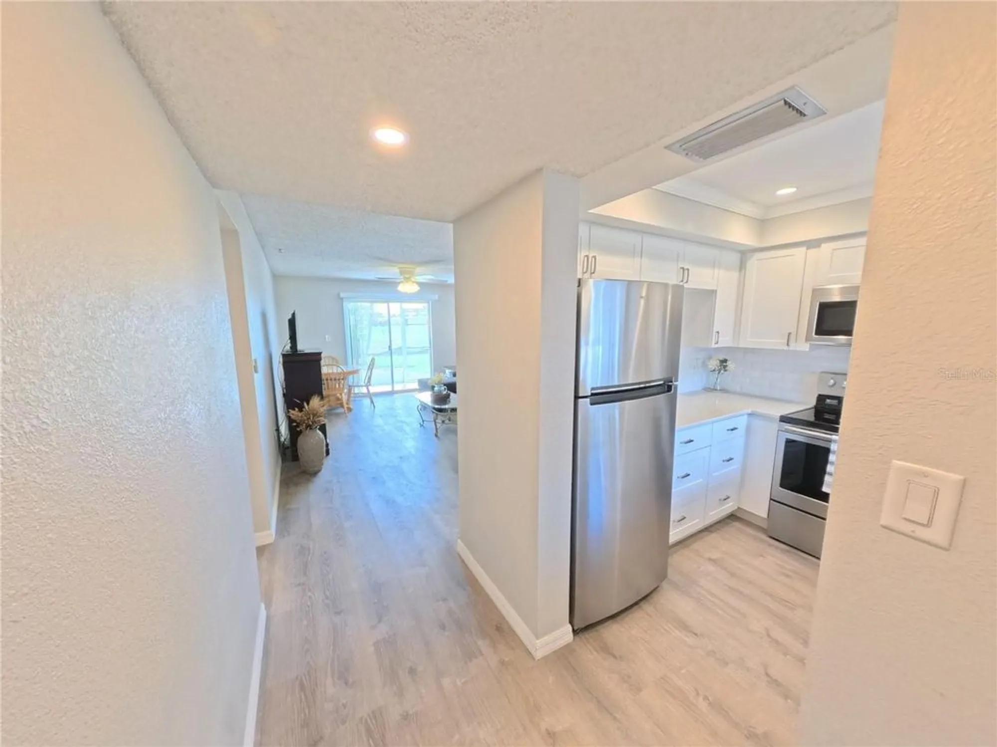 Property Slideshow image 4 of 29 | 302 47th avenue dr 117, Bradenton, FL, 34207