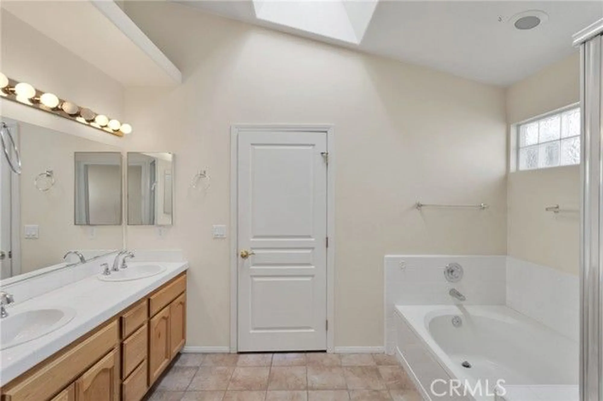 Property Slideshow image 11 of 28 | 11236 bunker cir, Apple Valley, CA, 92308