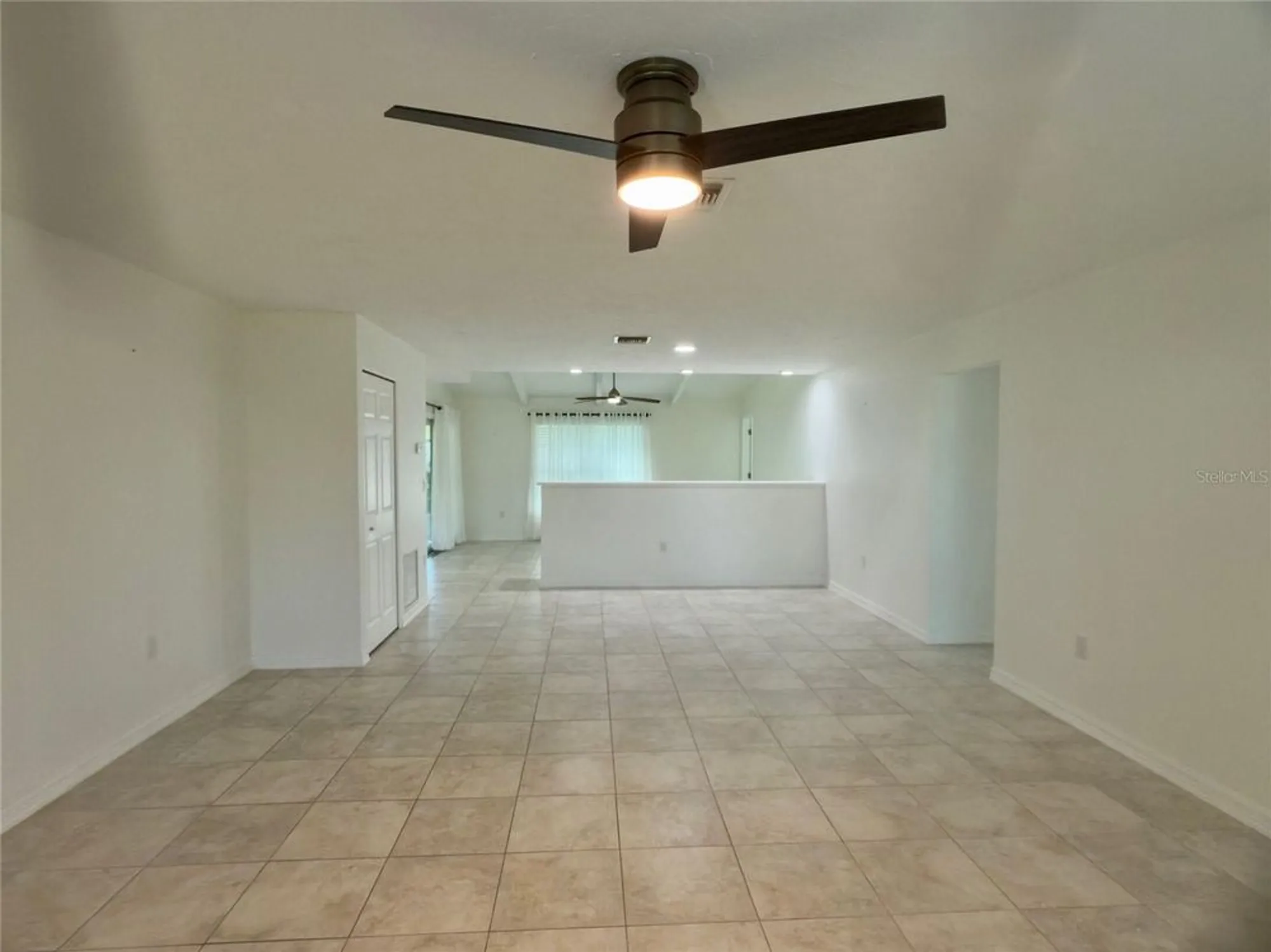 Property Slideshow image 3 of 23 | 4001 oakhurst dr 3119, Sarasota, FL, 34233